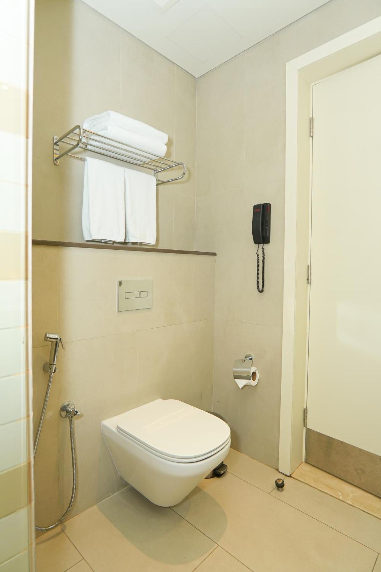 Deluxe Room Balcony Canal View