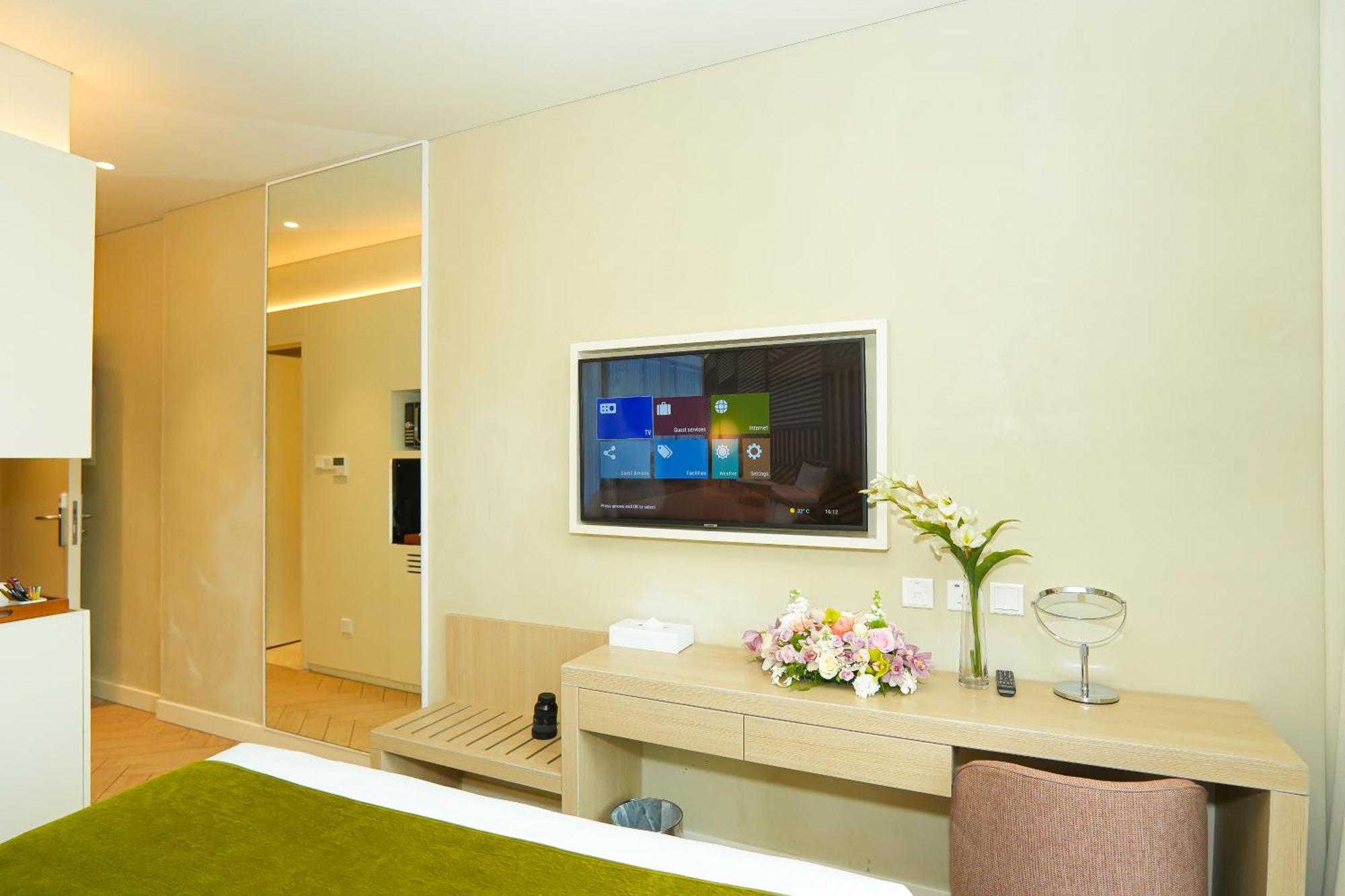 Premier Room Balcony Promenade City View