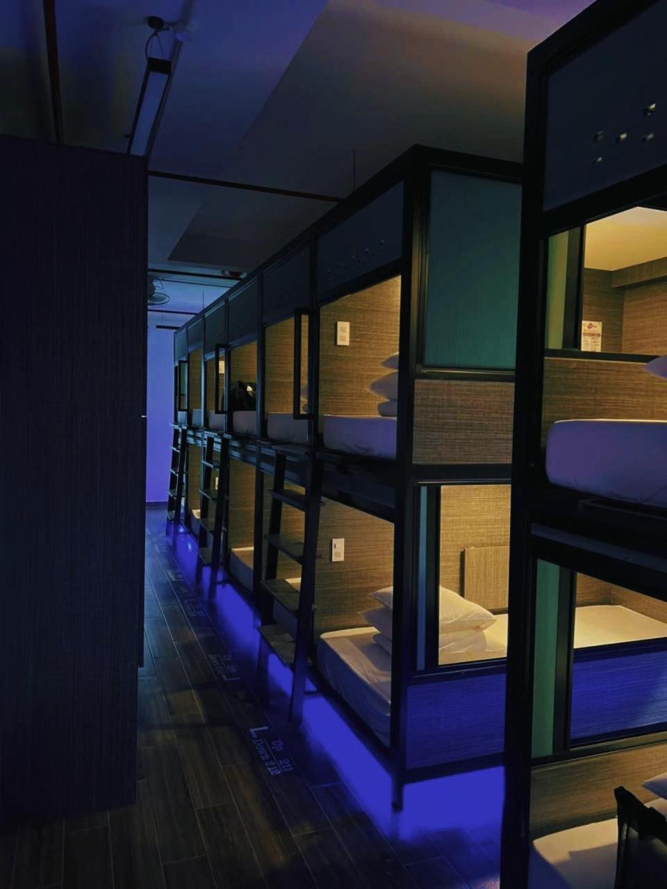 Single Bed Mixed Dormitory Room