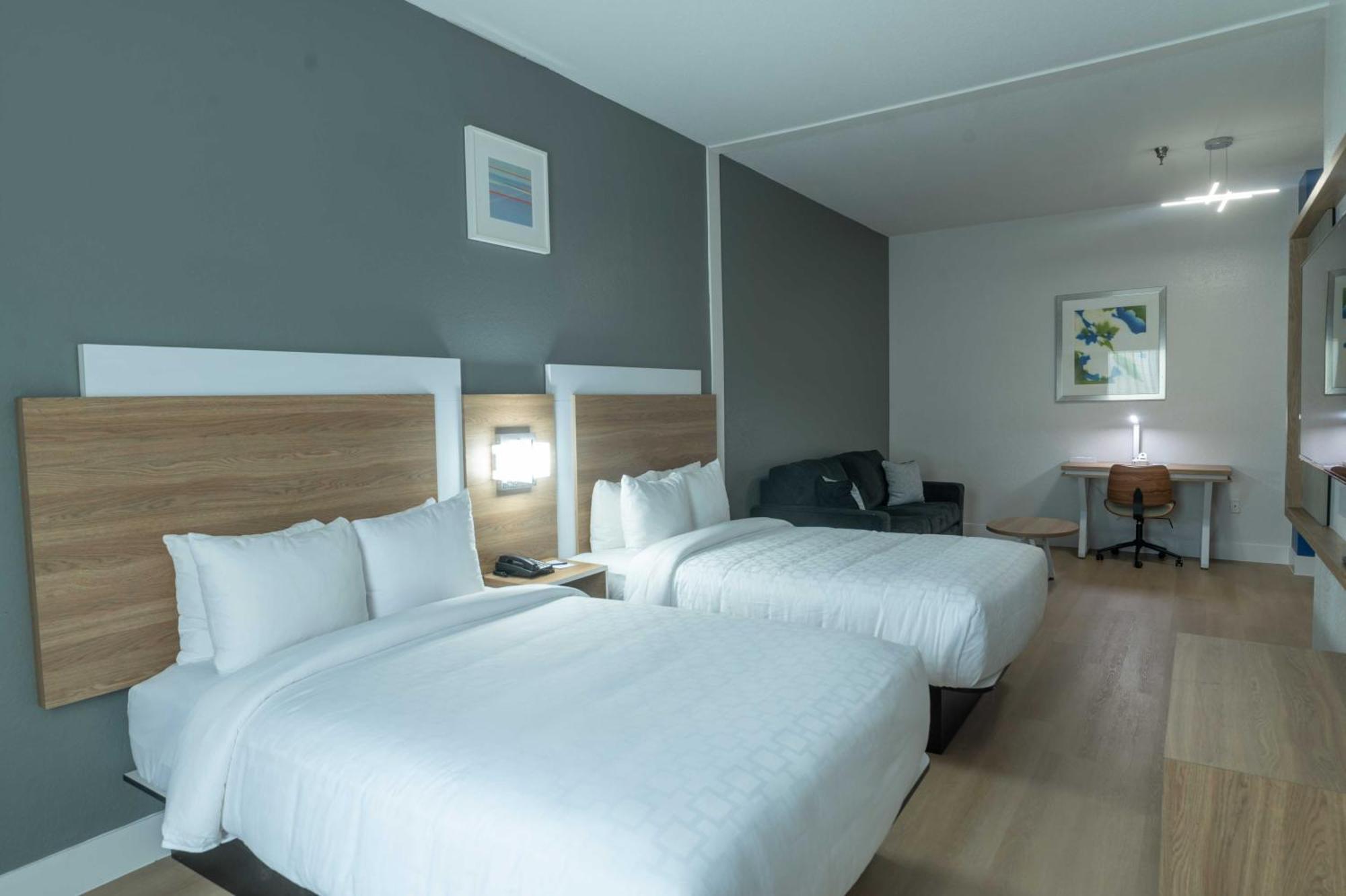 Suite with Two Double Beds - Non-Smoking/Interior Hall