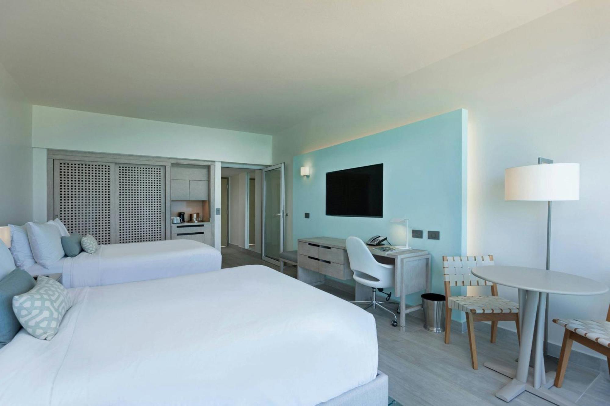 Deluxe Double Room with Two Double Beds and Ocean View