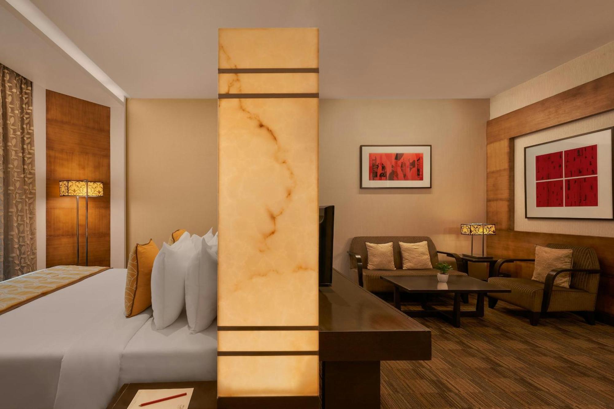 Hazel King Suite Limited View