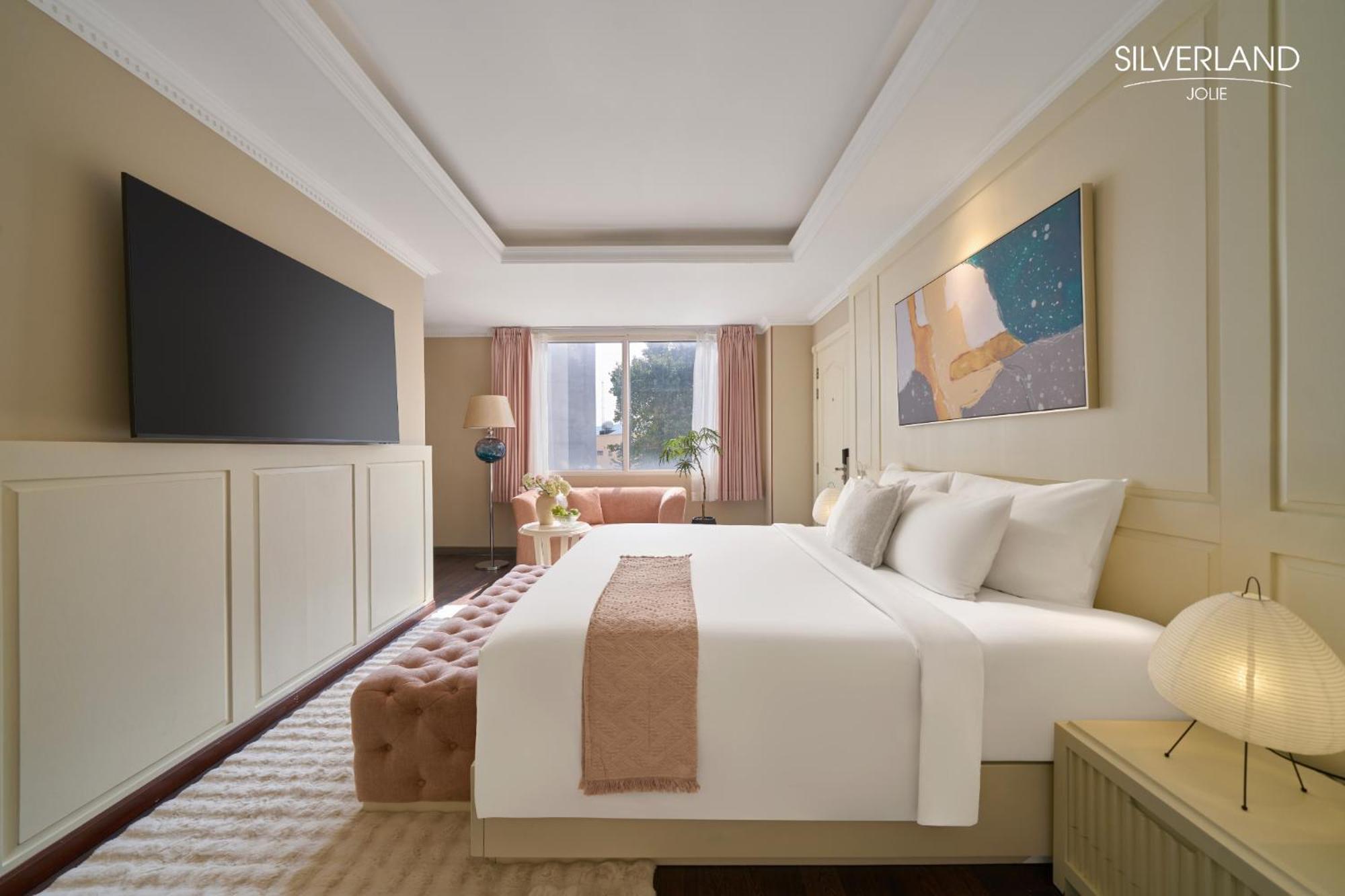 Suite King Bed Afternoon tea
