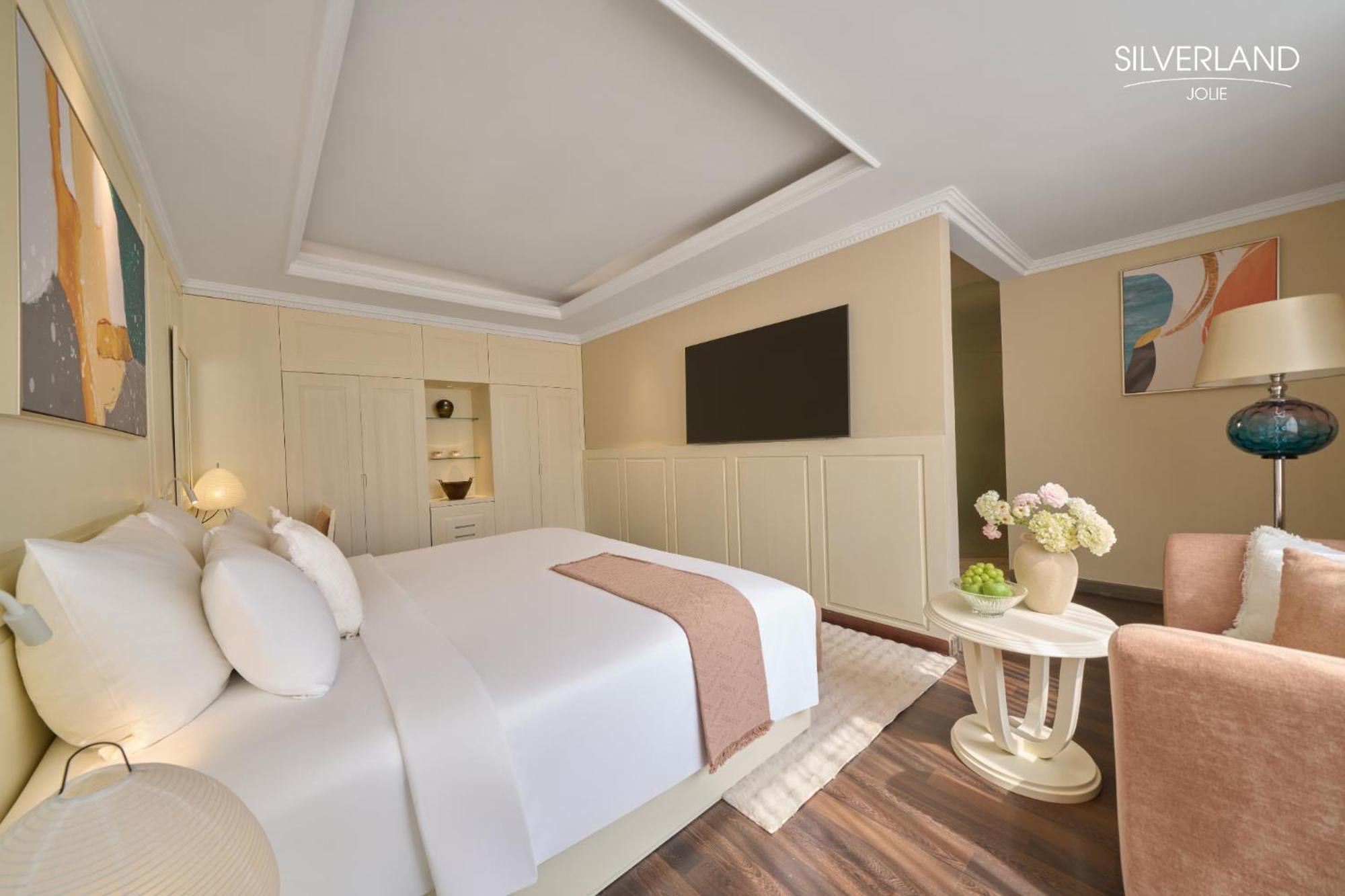 Suite King Bed Afternoon tea