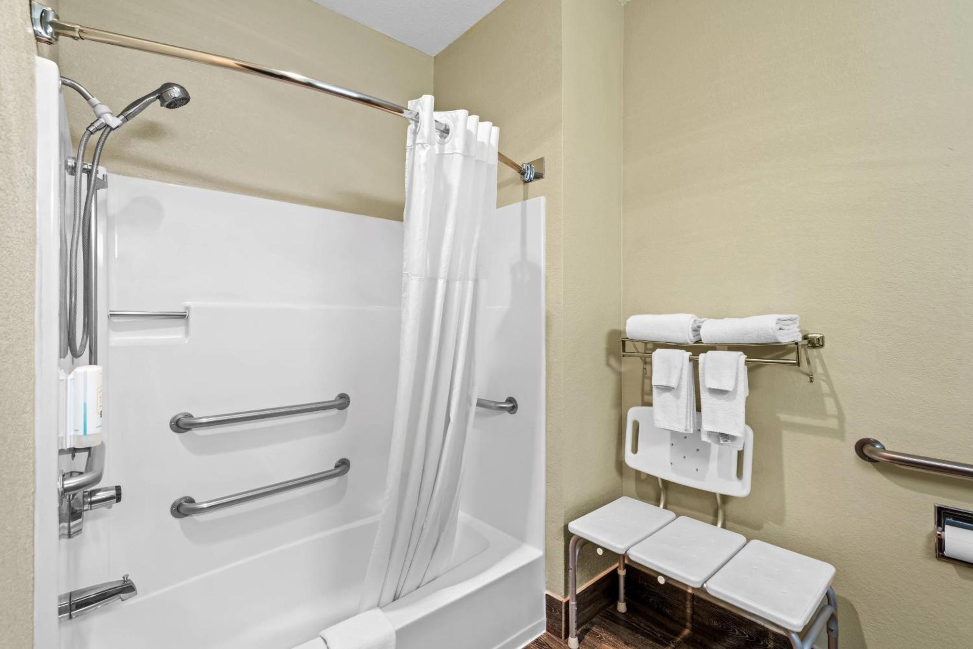 Queen Room Accessible or Nonsmoking