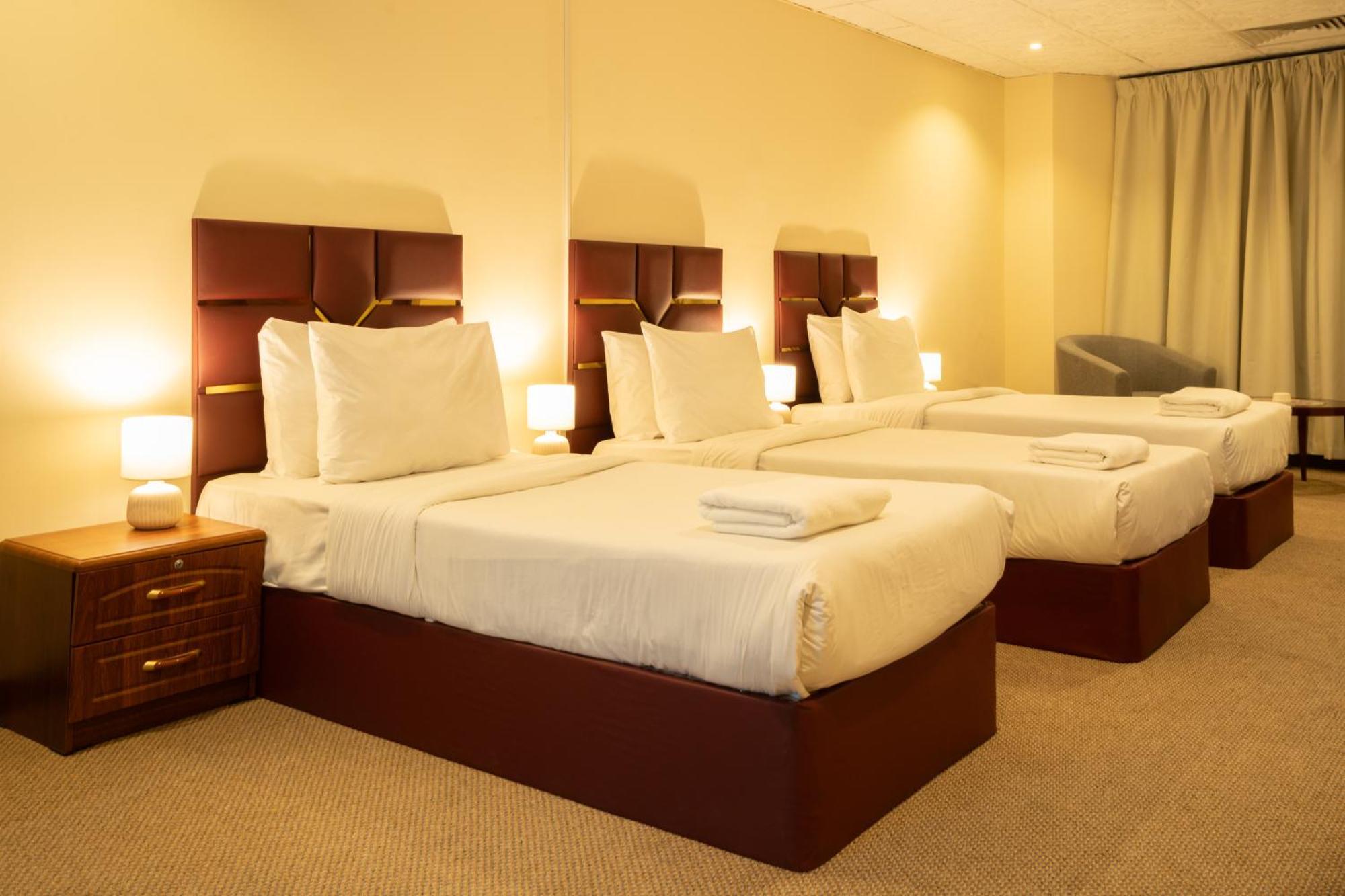 Deluxe Family Room