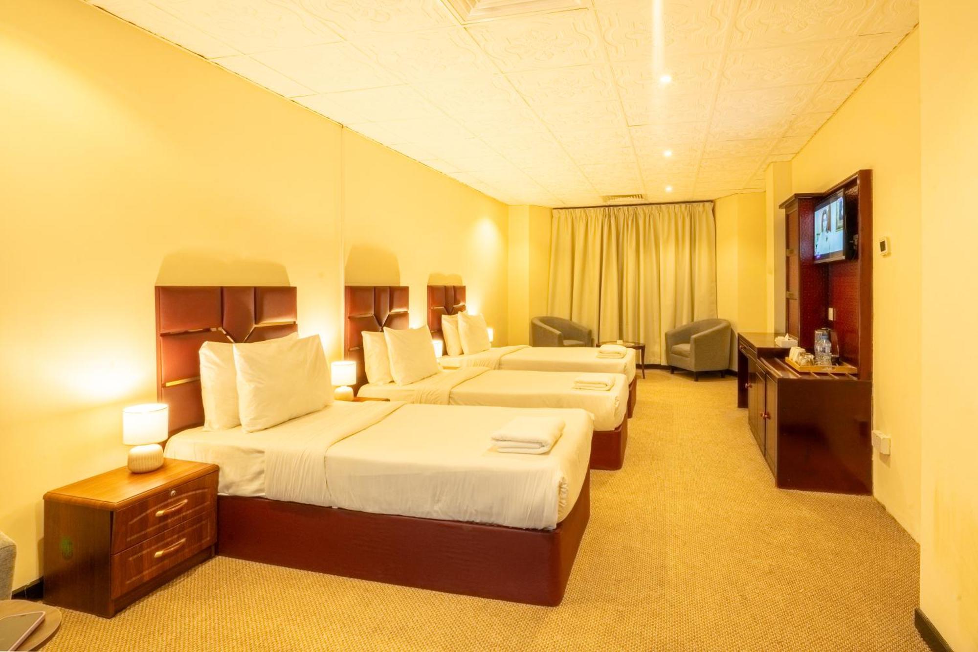 Deluxe Family Room