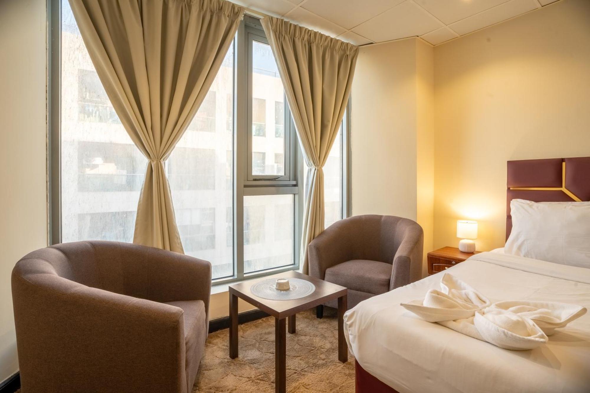 Deluxe Family Room