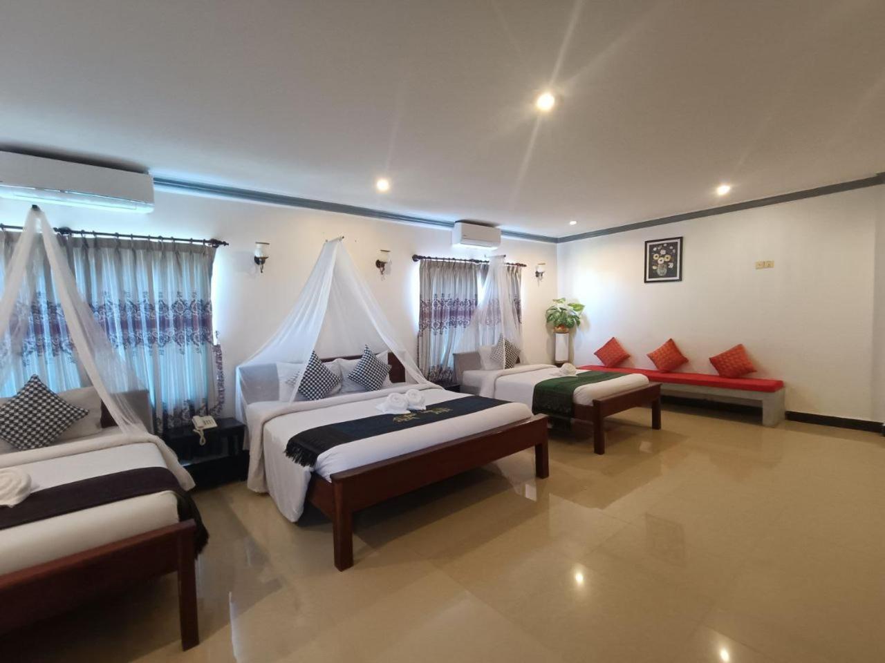 Deluxe Family Room
