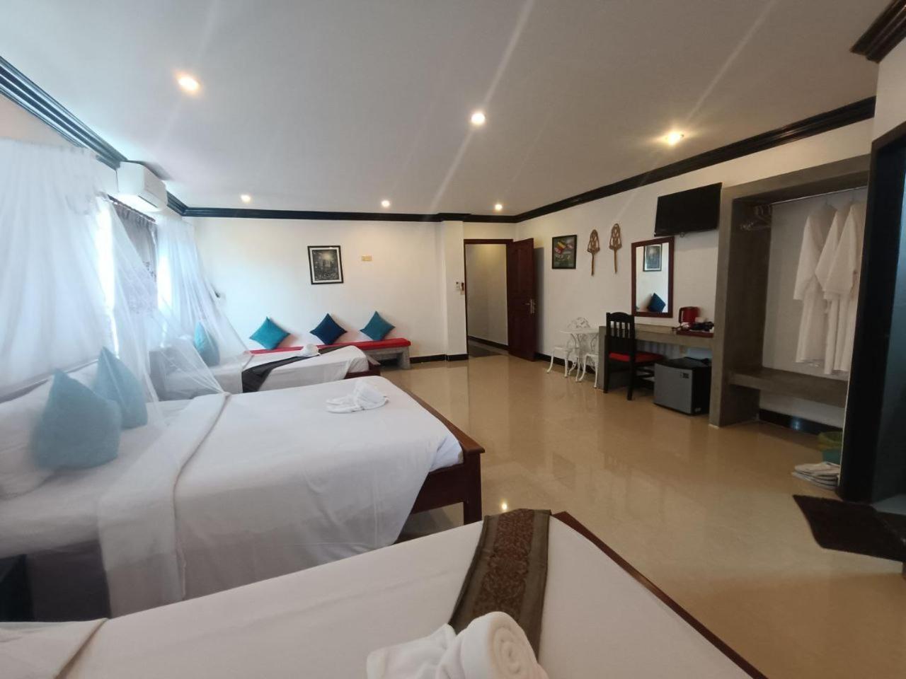Deluxe Family Room