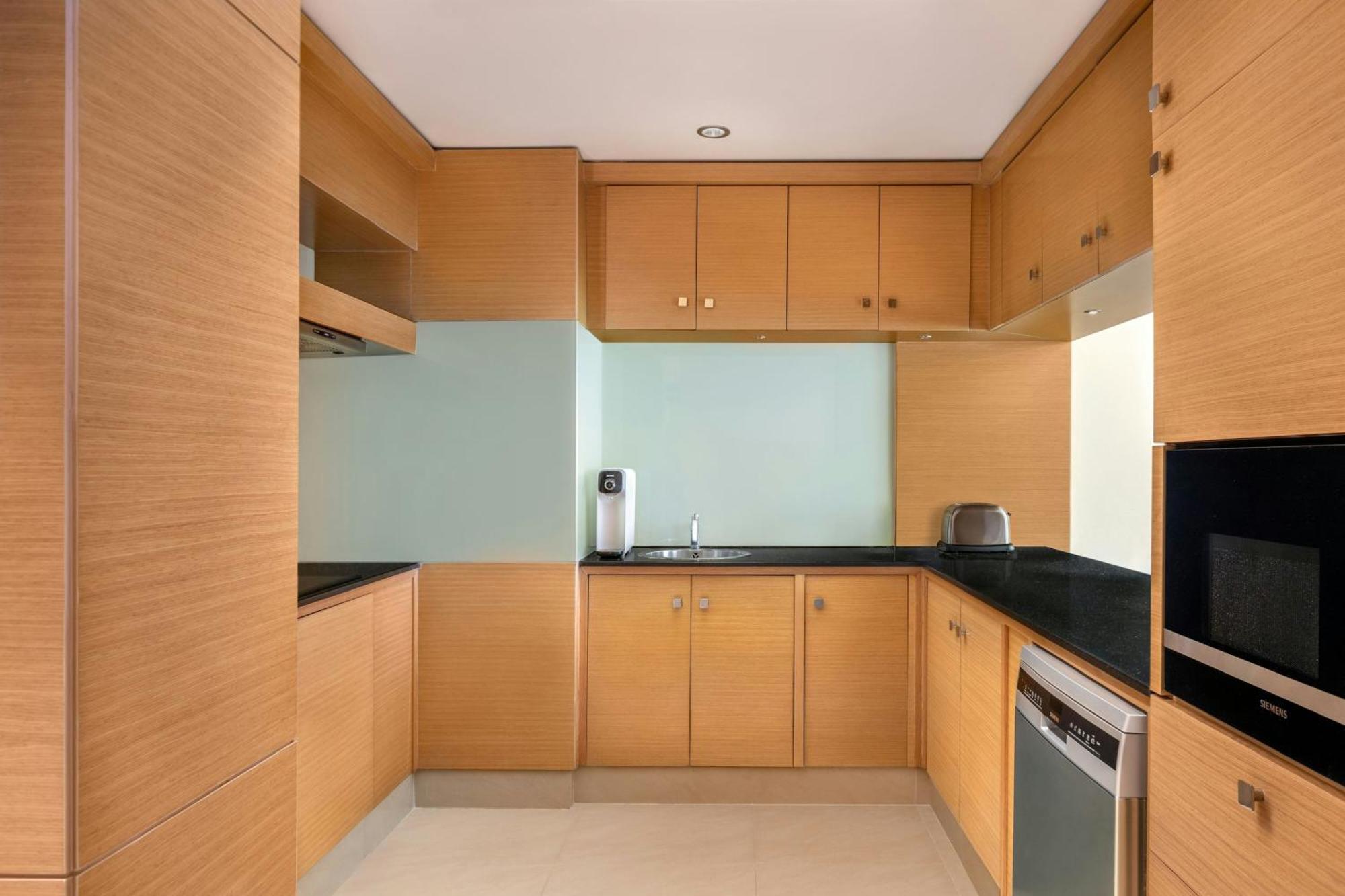 Three Bedroom Apartment Burj Khalifa Skyline View