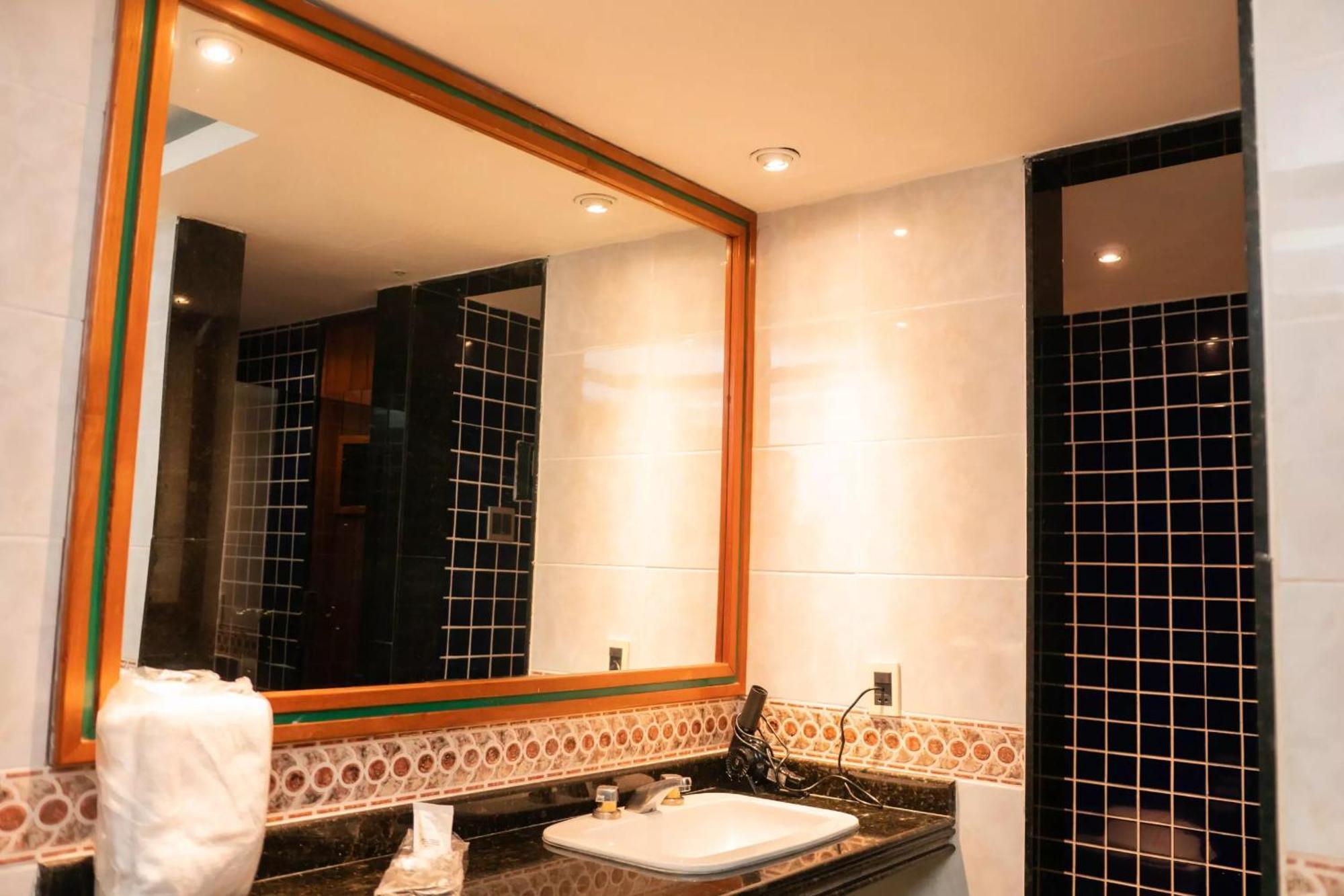 Deluxe Suite Spa Bath