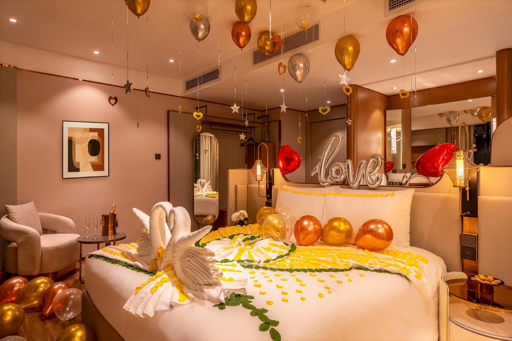Suite Skyline City View Complimentary Afternoon Tea Laundry 3 pieces per non-accumulated