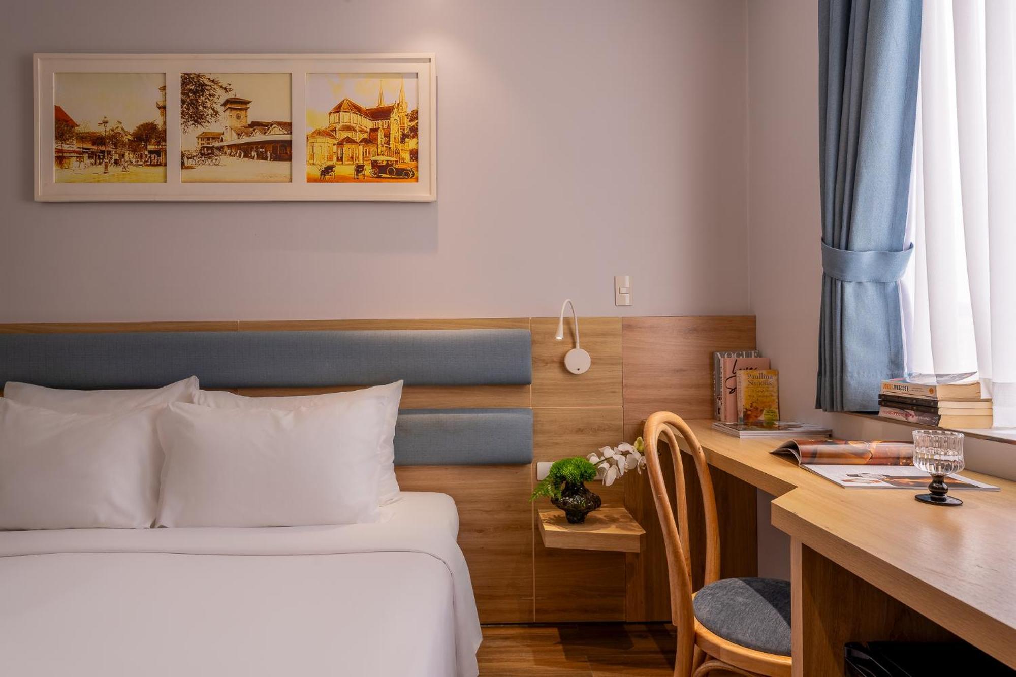Premium Double or Twin Window Room