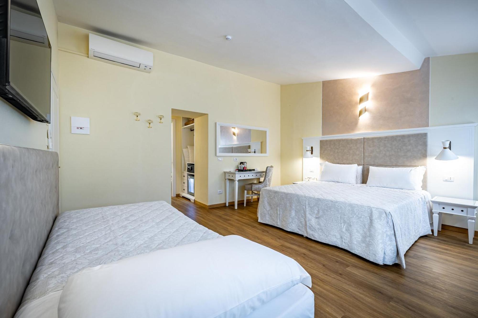 Deluxe Family Room