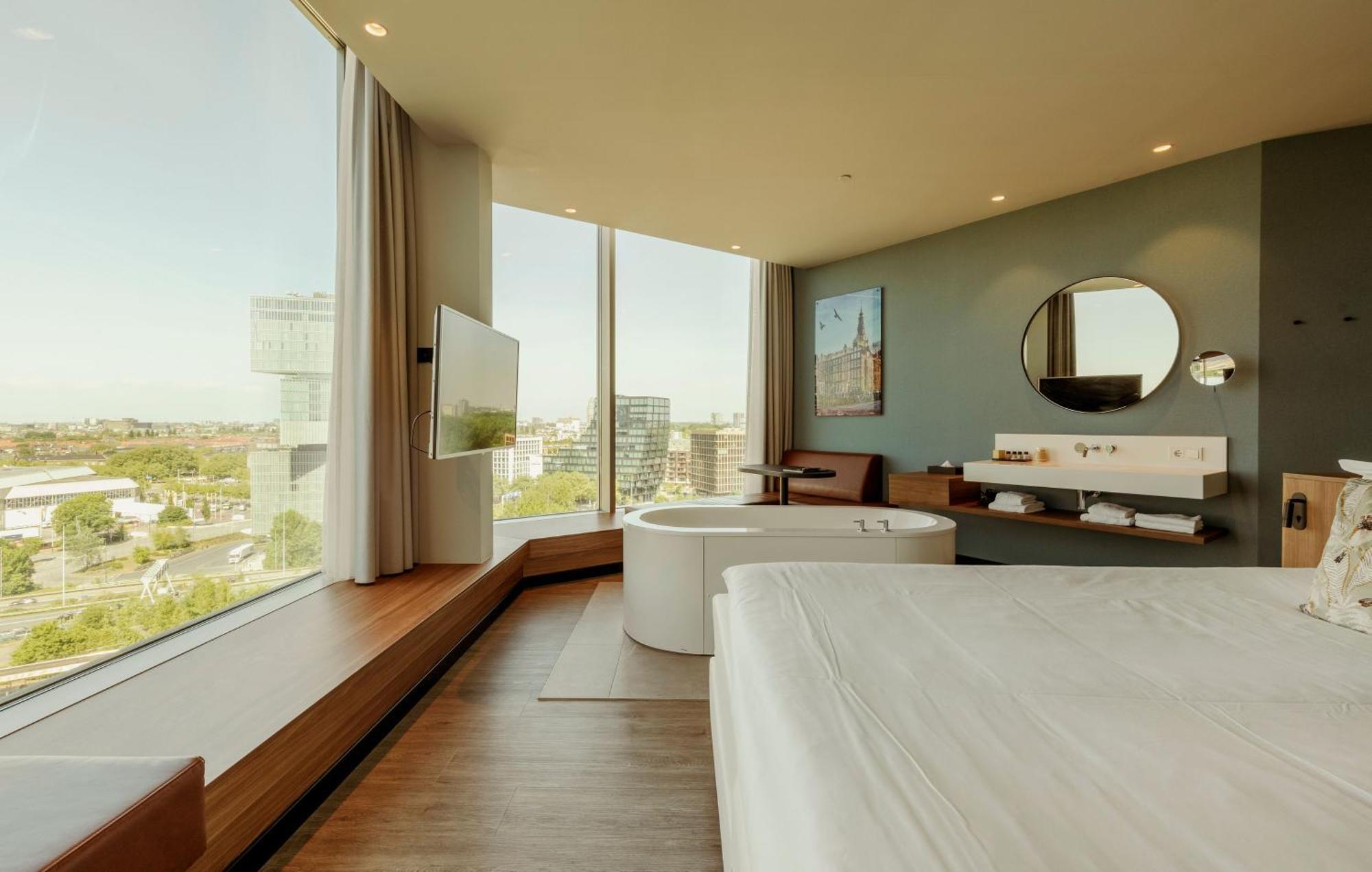 Superior King City view Bath tub