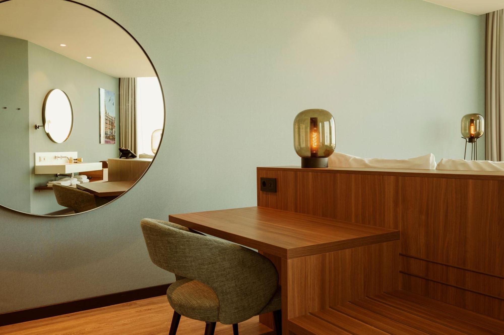 Superior King City view Bath tub