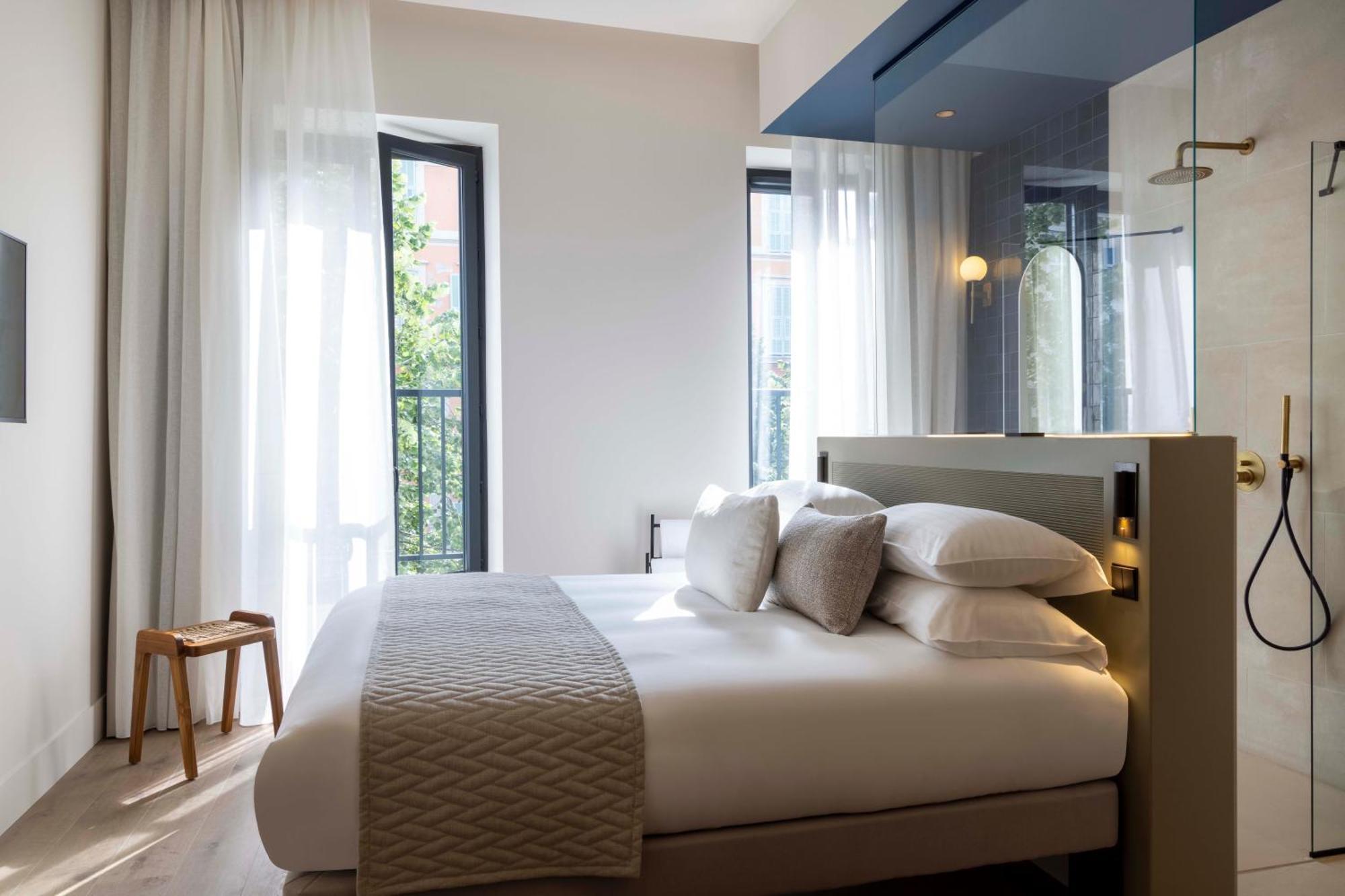 Premium Queen Room