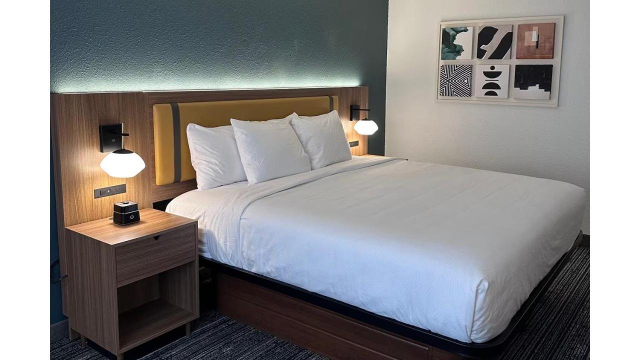 King Room - Mobility Access/Non-Smoking