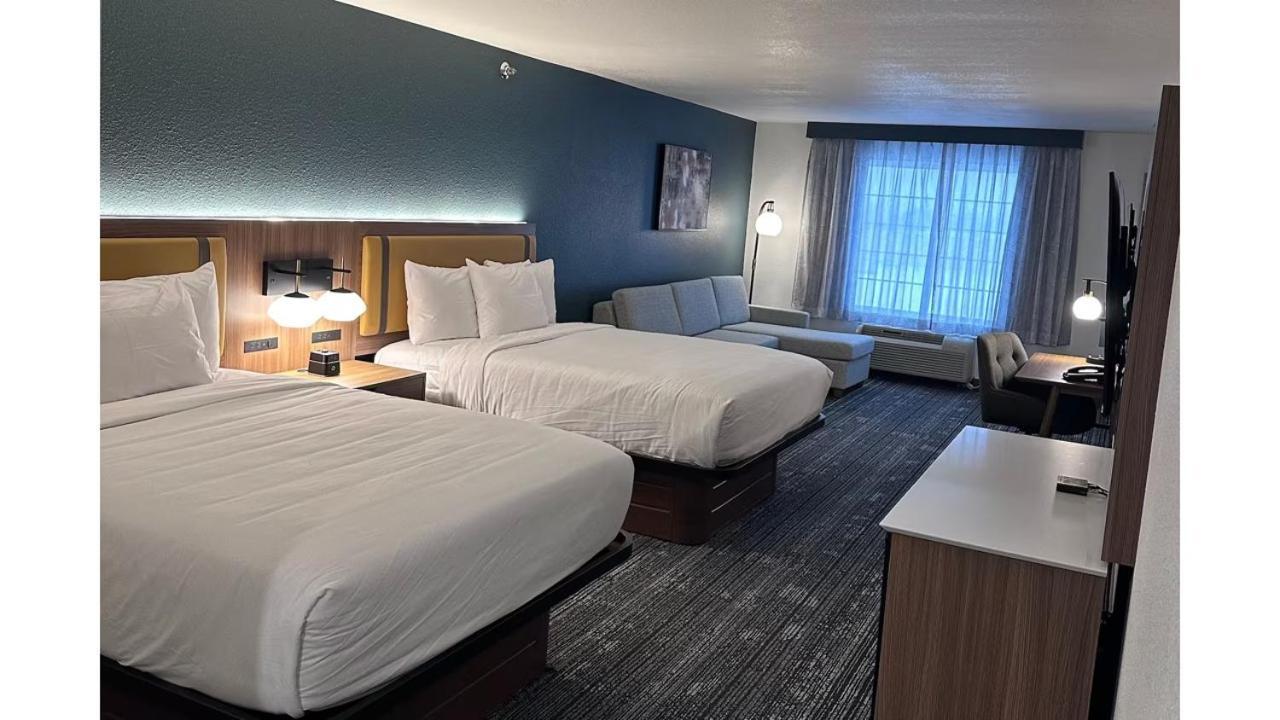 Executive Queen Suite - Accessible/Non-Smoking