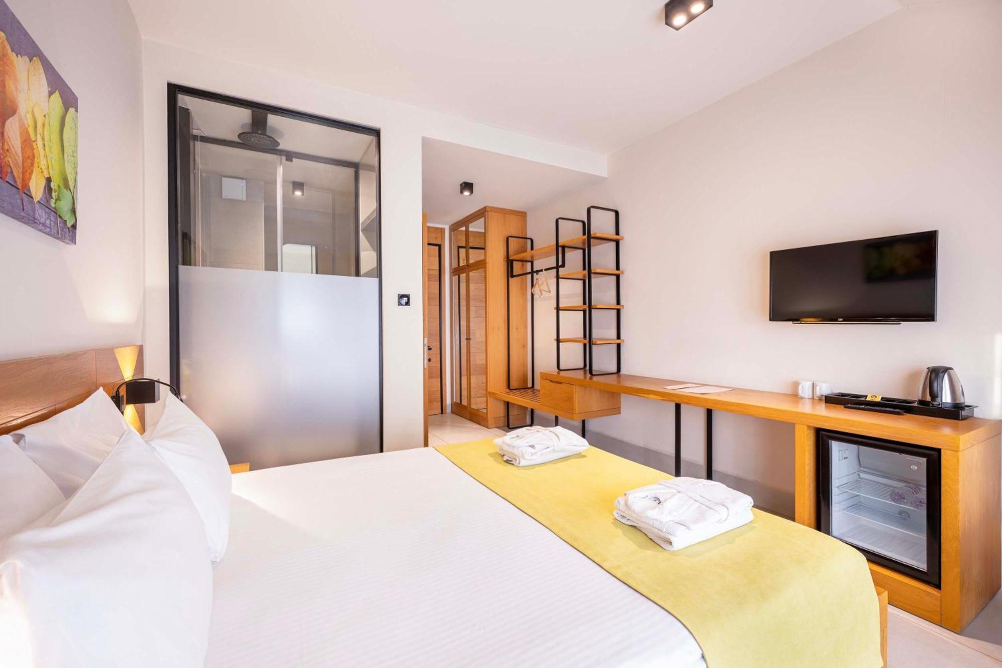 Premium Double Room,1743926307:JPEG