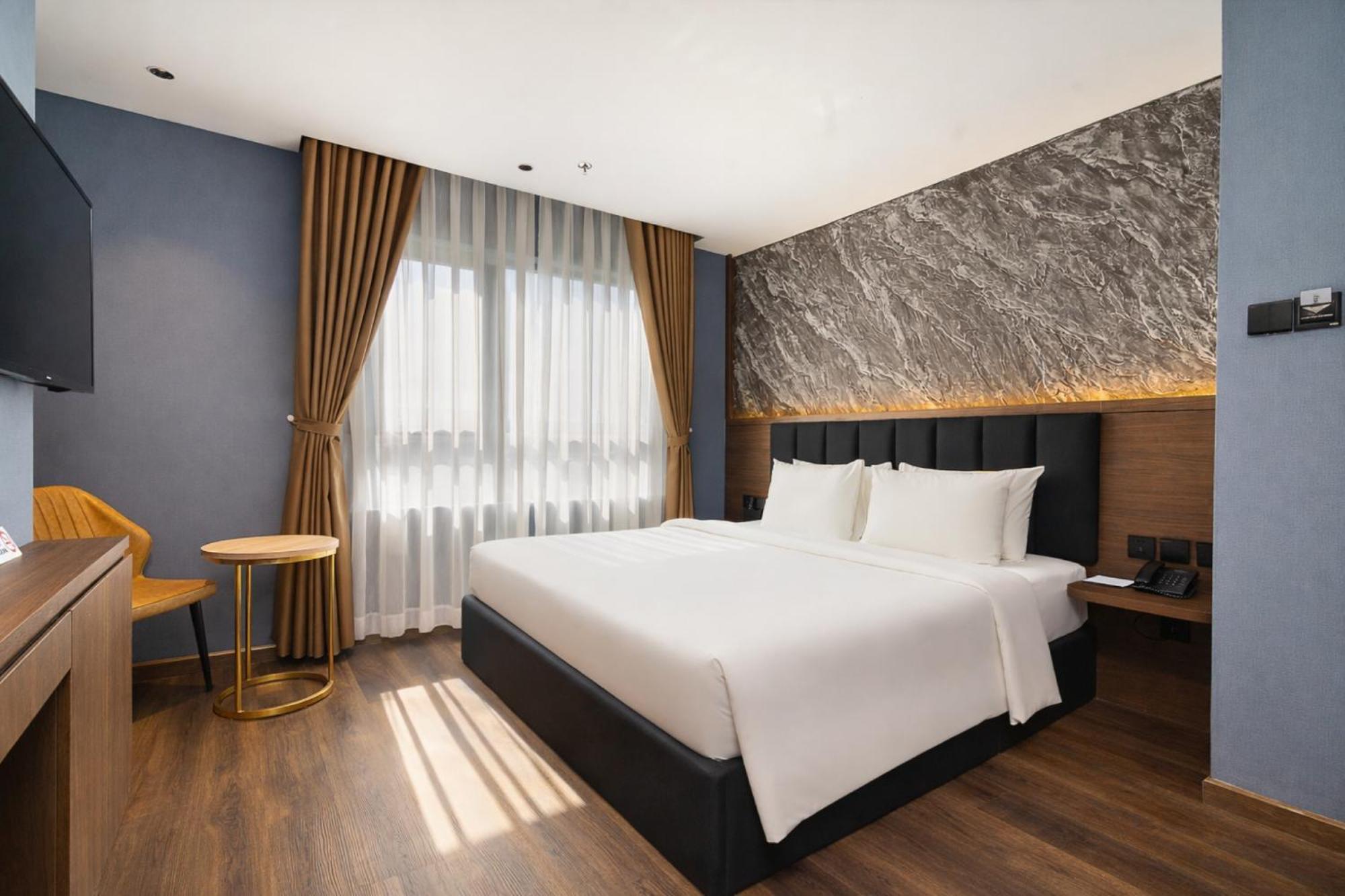 Premier Room Bathtub City View Daily room Minibar