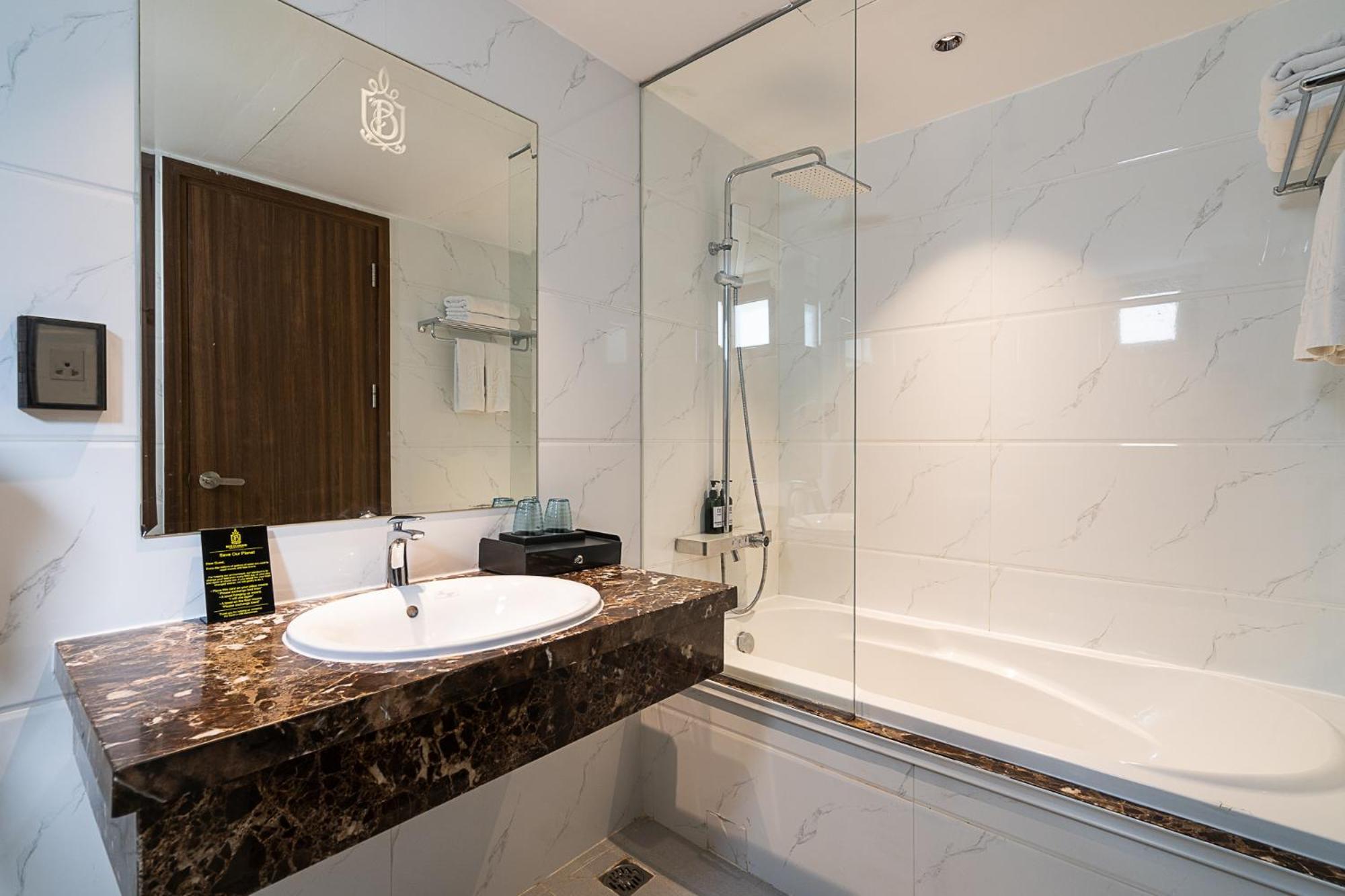 Superior Room Bathtub No Window Daily room Minibar