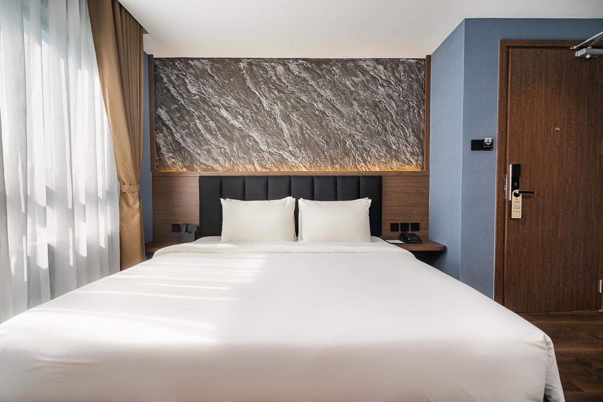 Premier Room Bathtub City View Daily room Minibar
