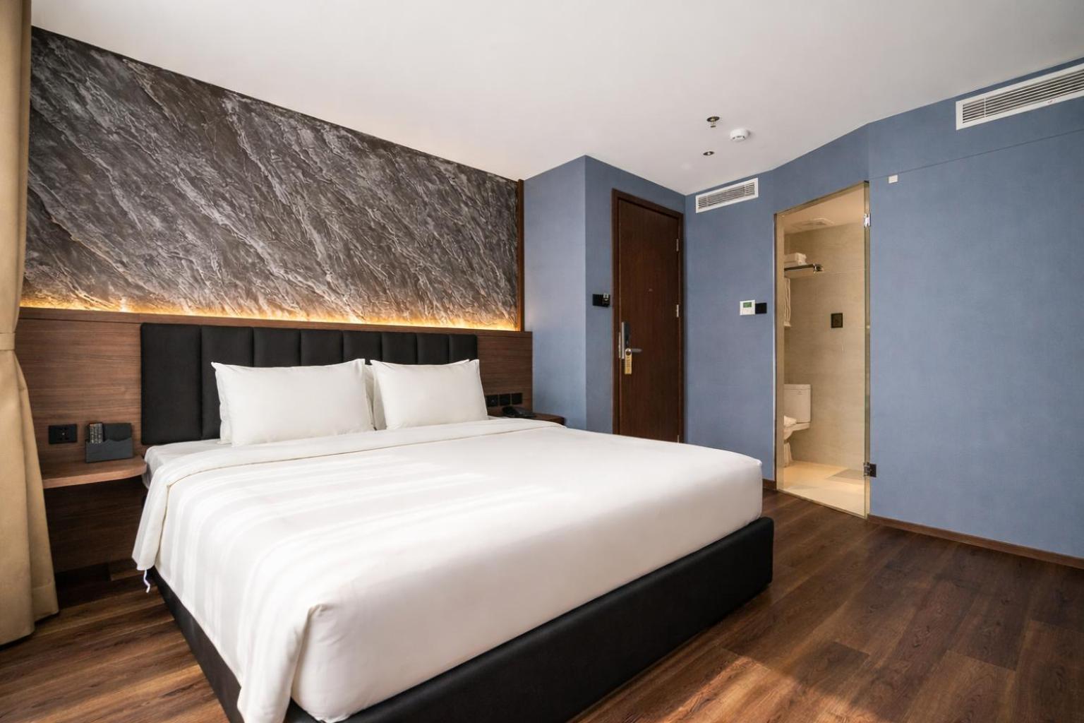 Premier Room Bathtub City View Daily room Minibar