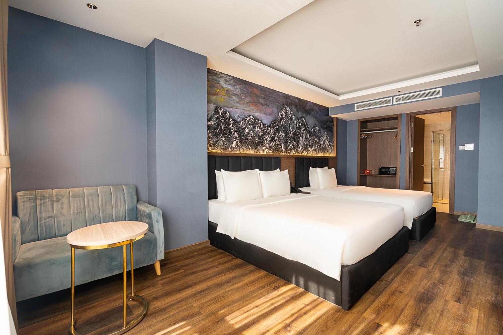 Premier Triple Room Bathtub City View Daily room Minibar