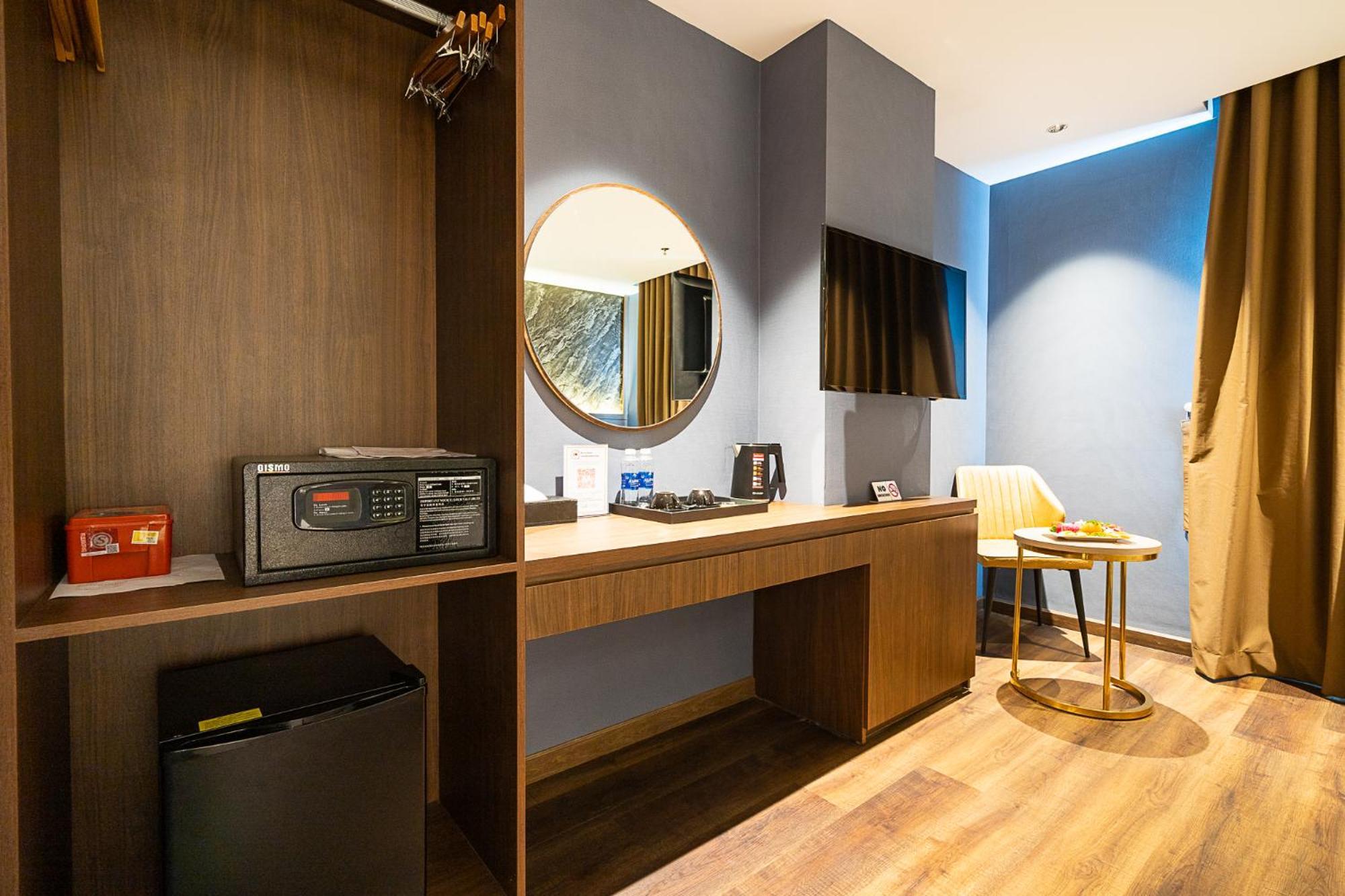 Premier Room Bathtub City View Daily room Minibar