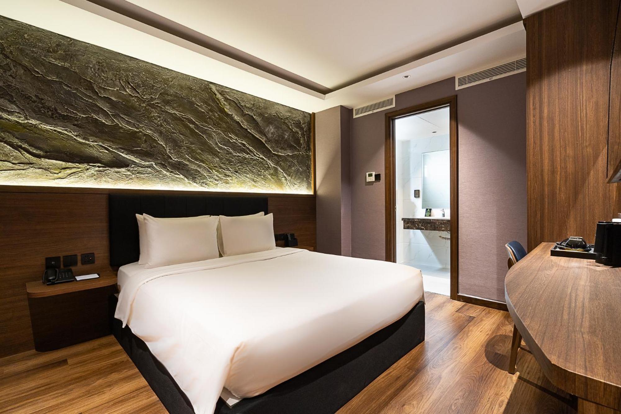 Superior Room Bathtub No Window Daily room Minibar