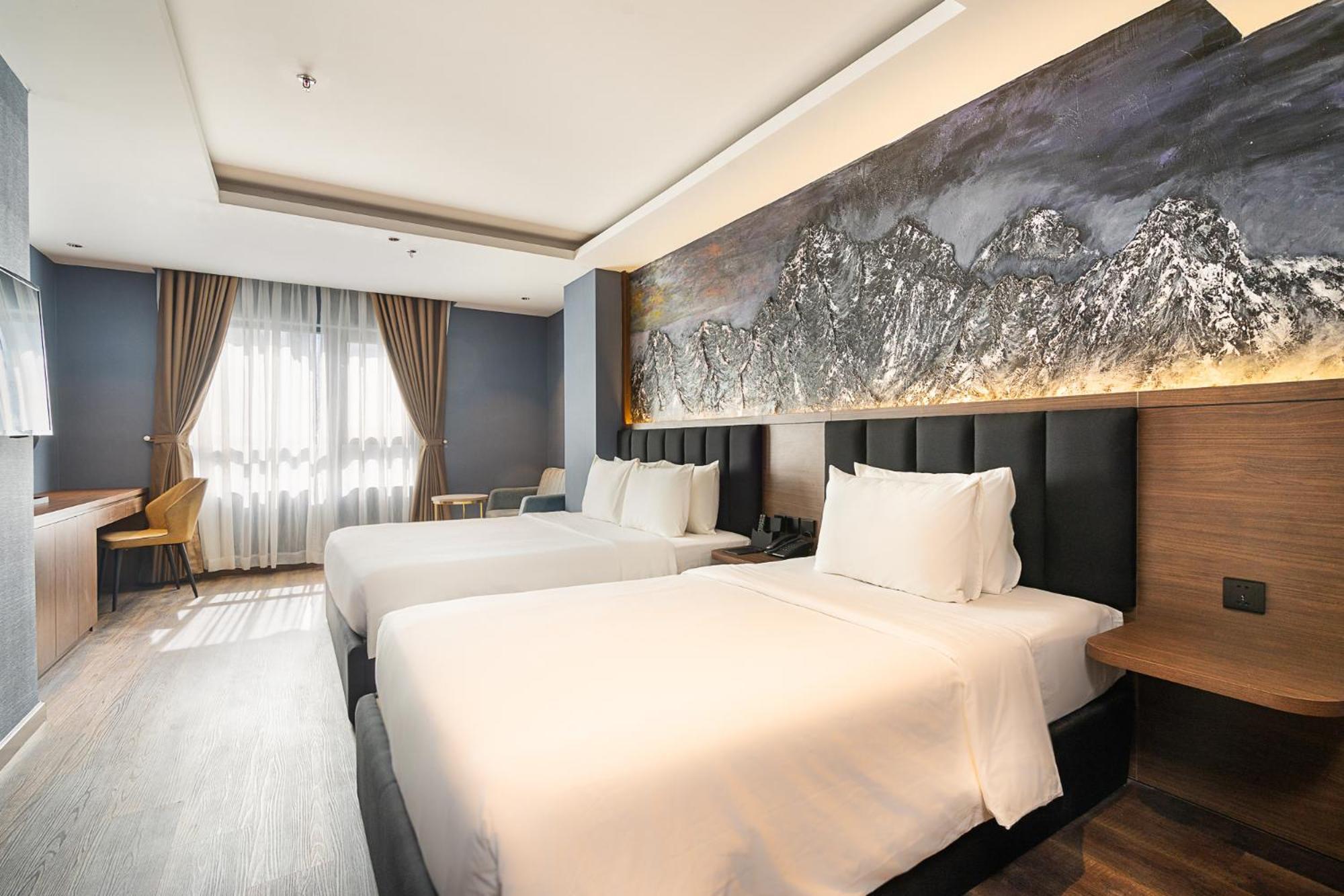 Premier Triple Room Bathtub City View Daily room Minibar