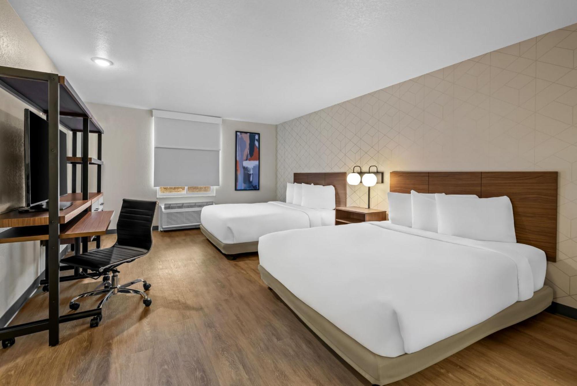 Queen Suite Two Queen Beds Sofa Disability Access or Non Smoking