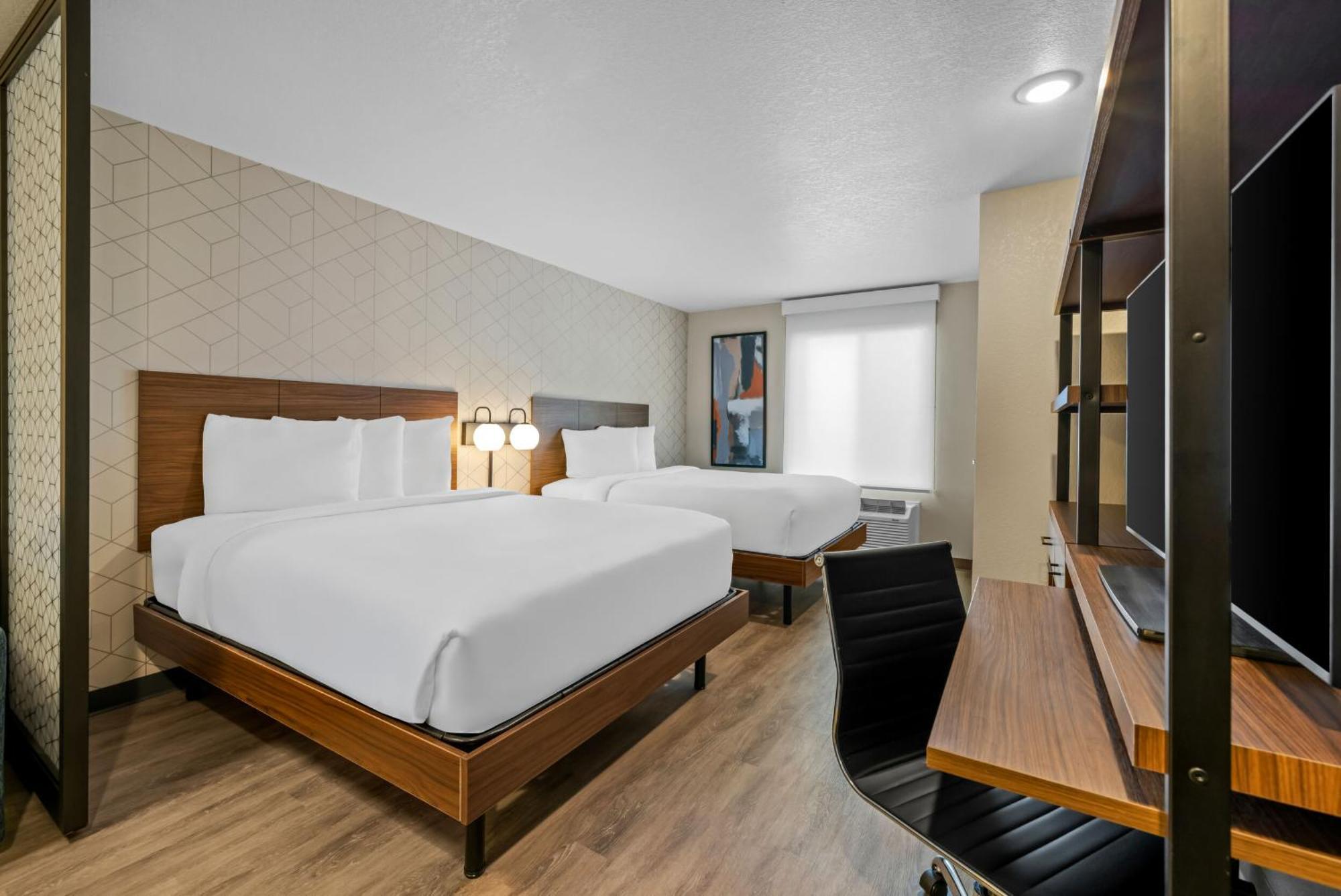 Queen Suite Two Queen Beds Sofa Disability Access or Non Smoking
