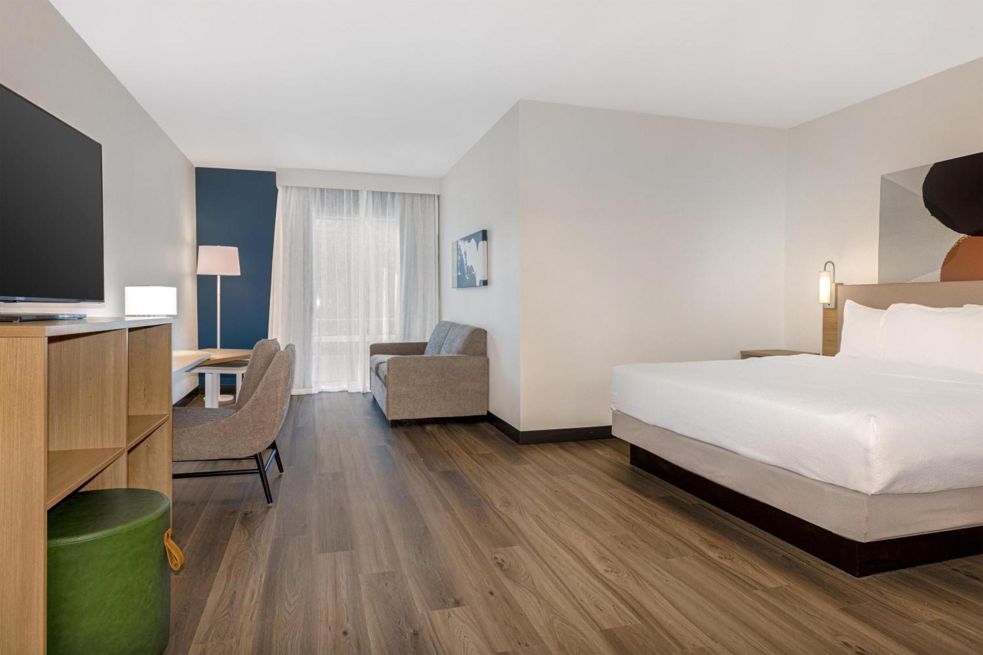 King Room with Sofa Bed - Non-Smoking