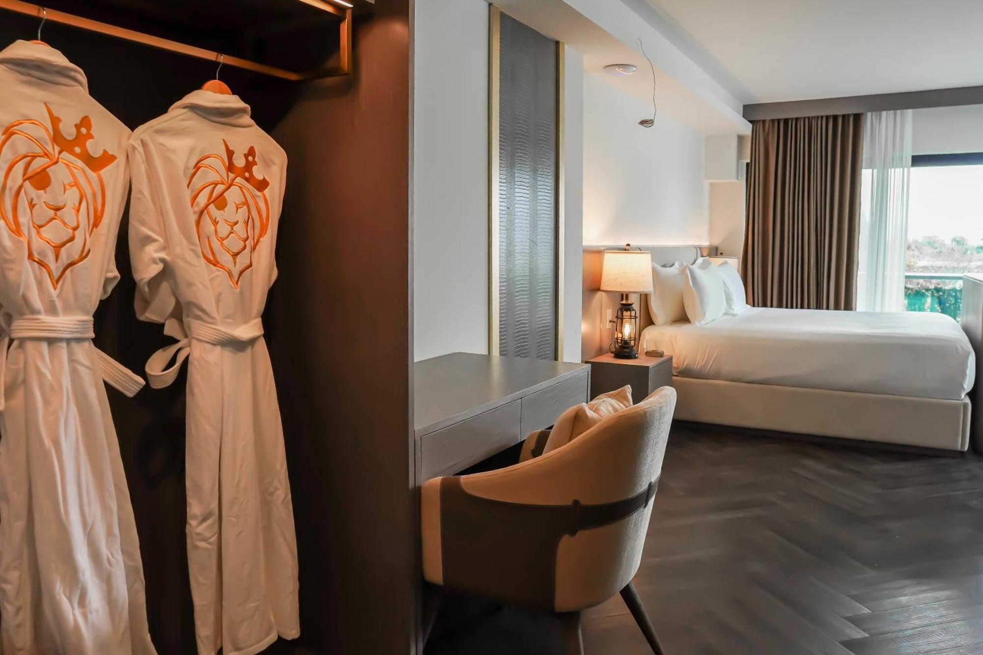 Premier Corner King Room with Sunset View - Non-Smoking