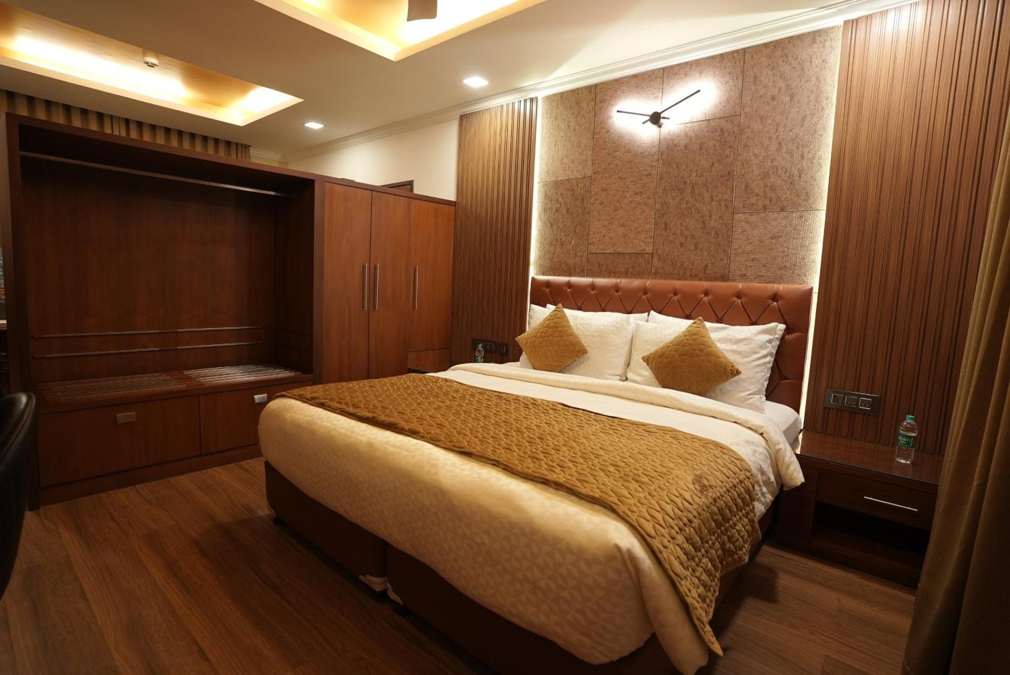 Superior King Room