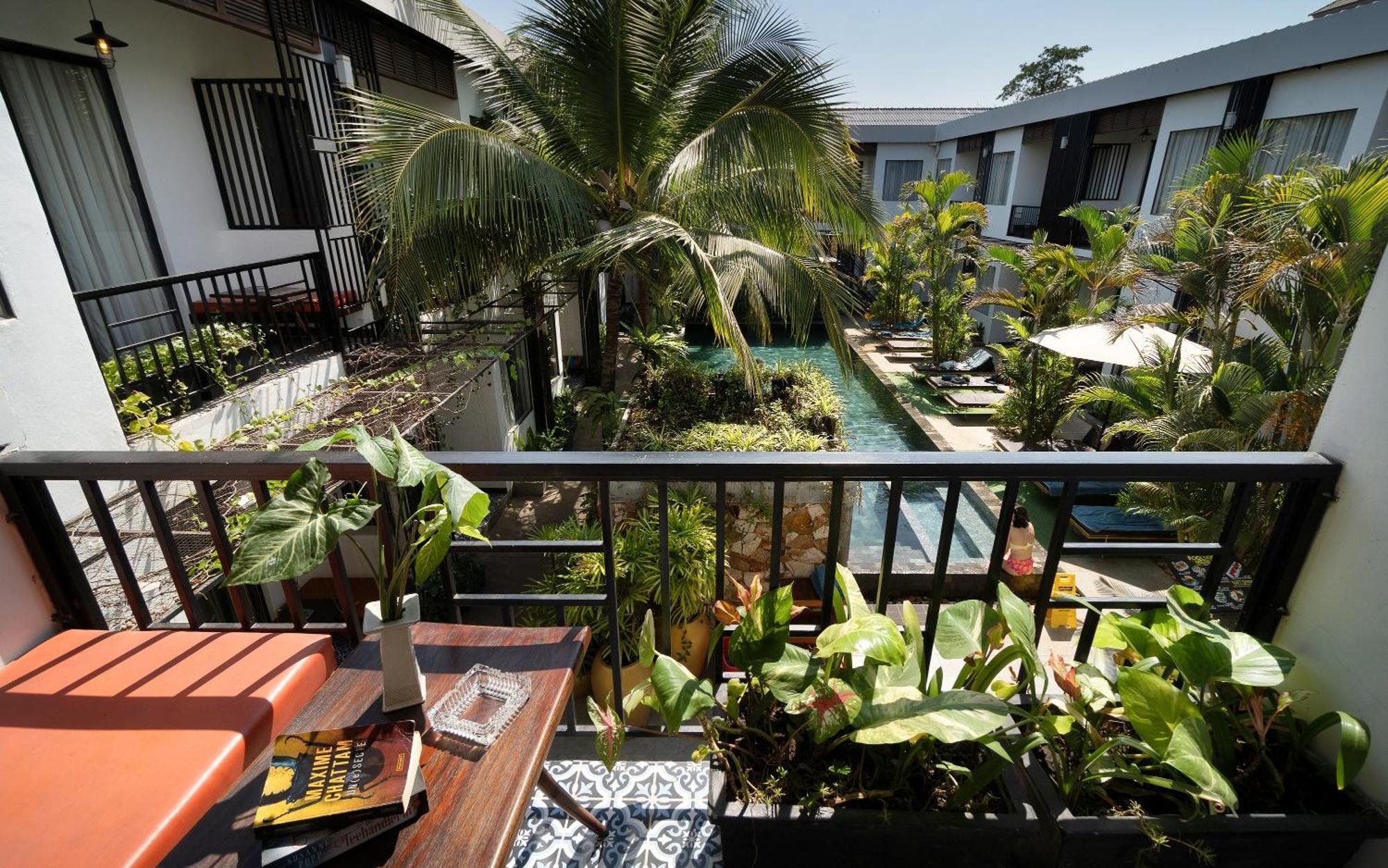 Super Family Deluxe Balcony Pool View Pickup