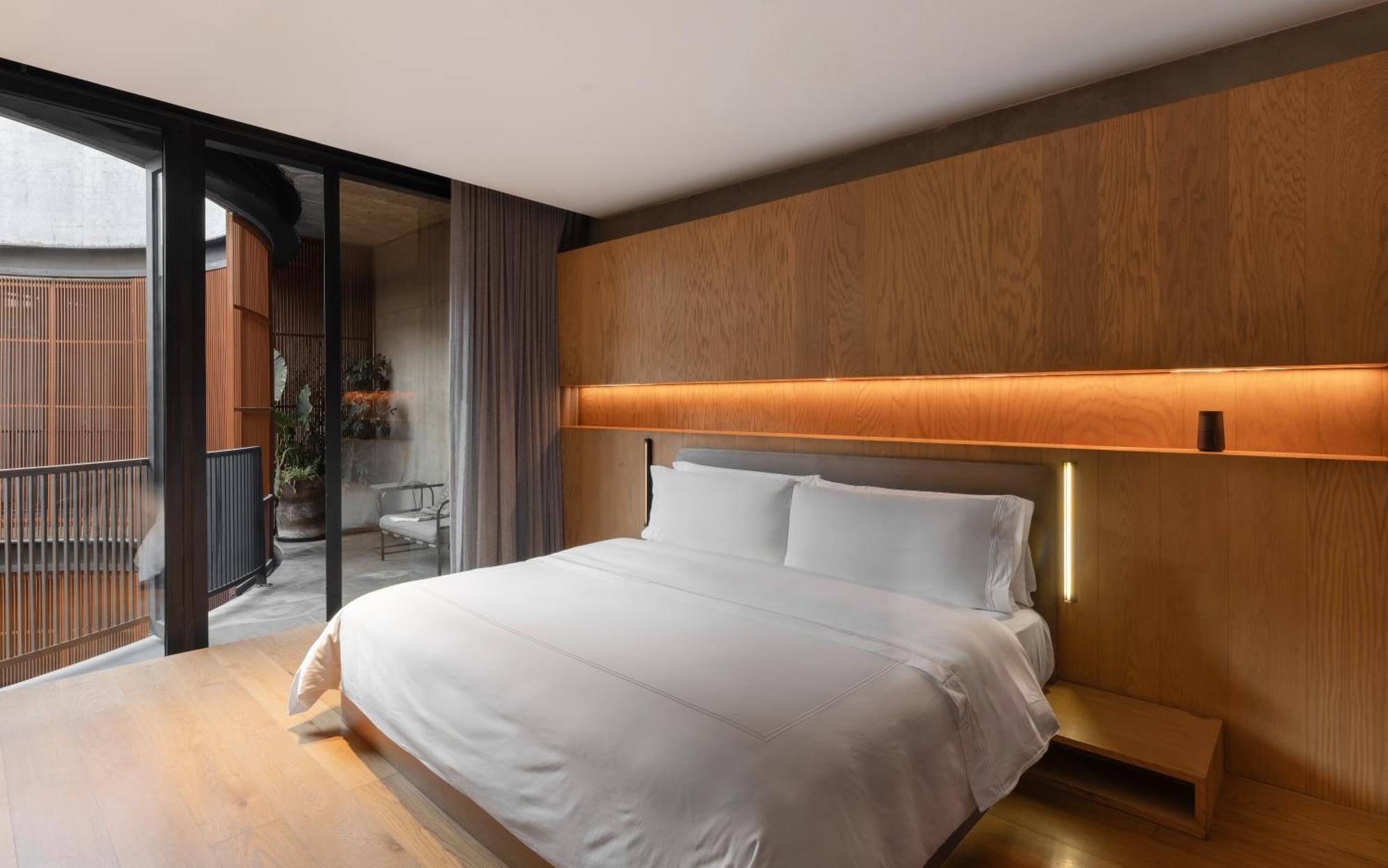 Superior King Suite