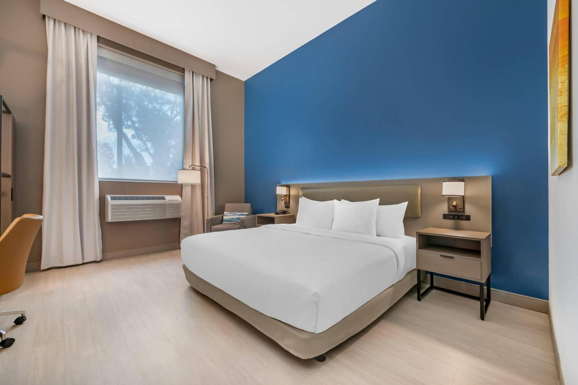 King Room with Roll-In Shower - Disability Access/Non Smoking