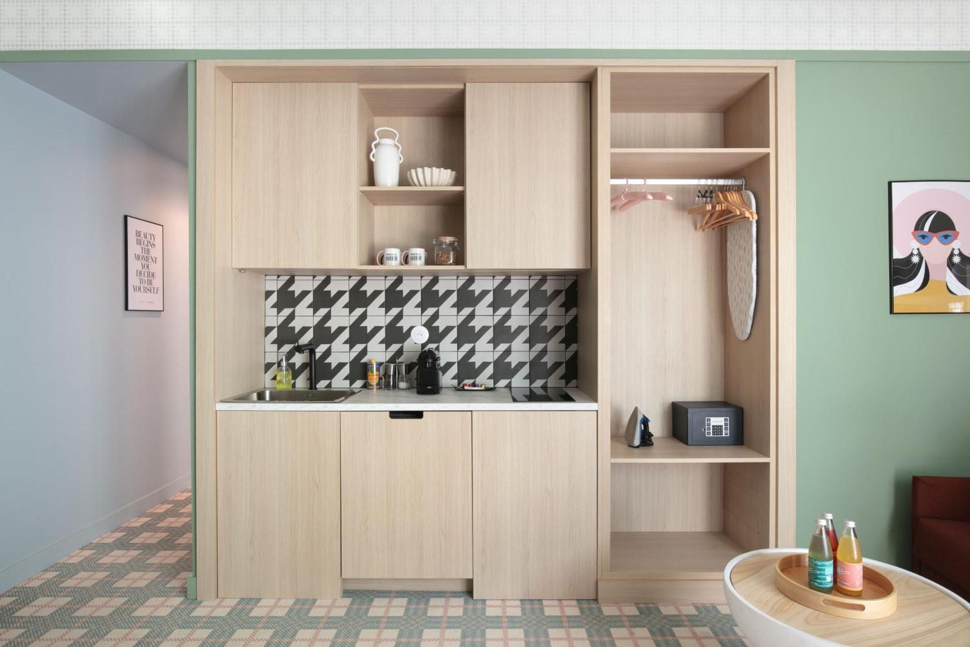 Premium Studio shower Bath