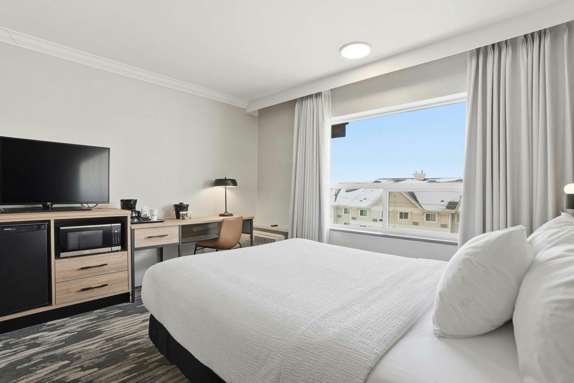 Standard Room, 1 Queen Bed