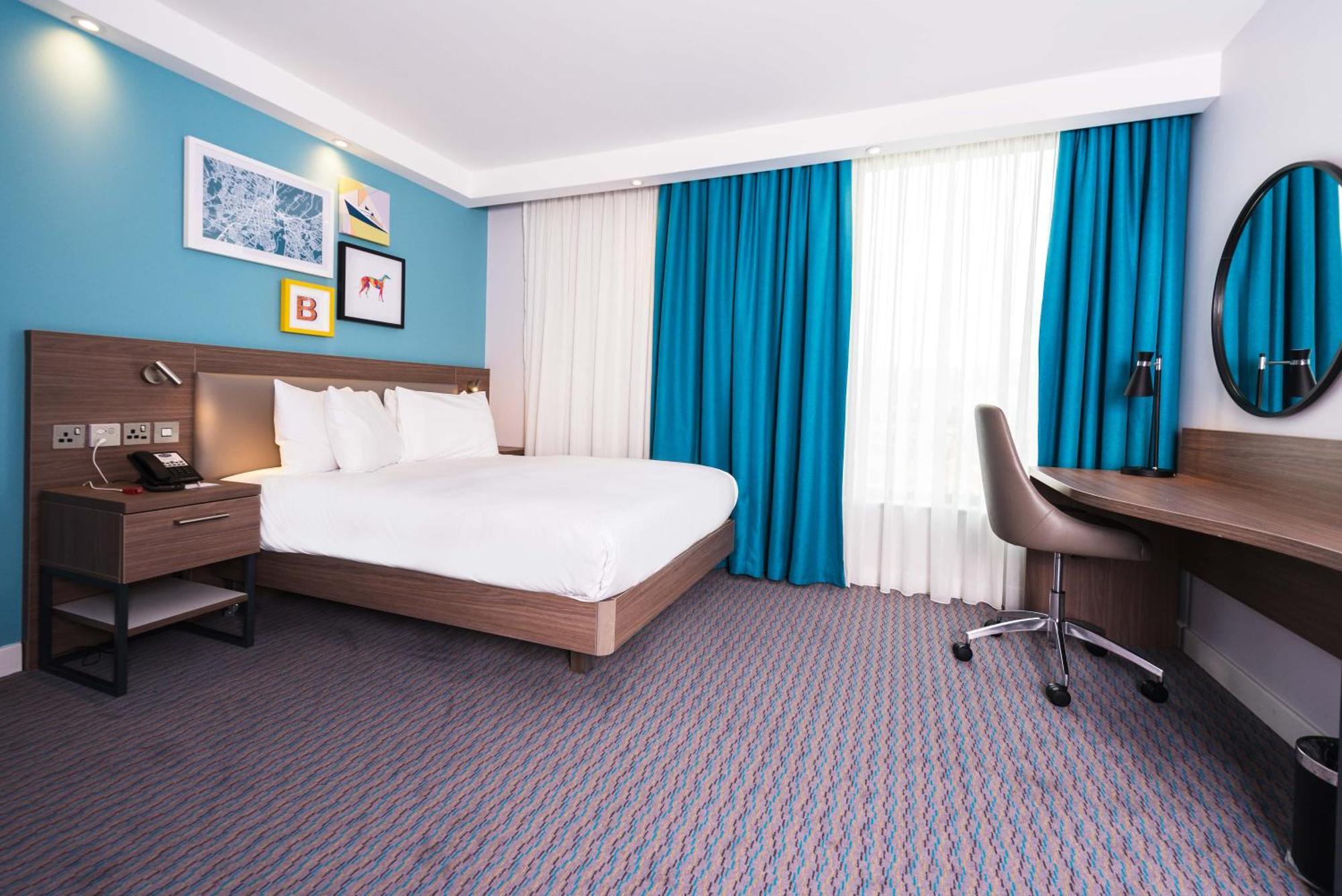 Queen Room Accessible
