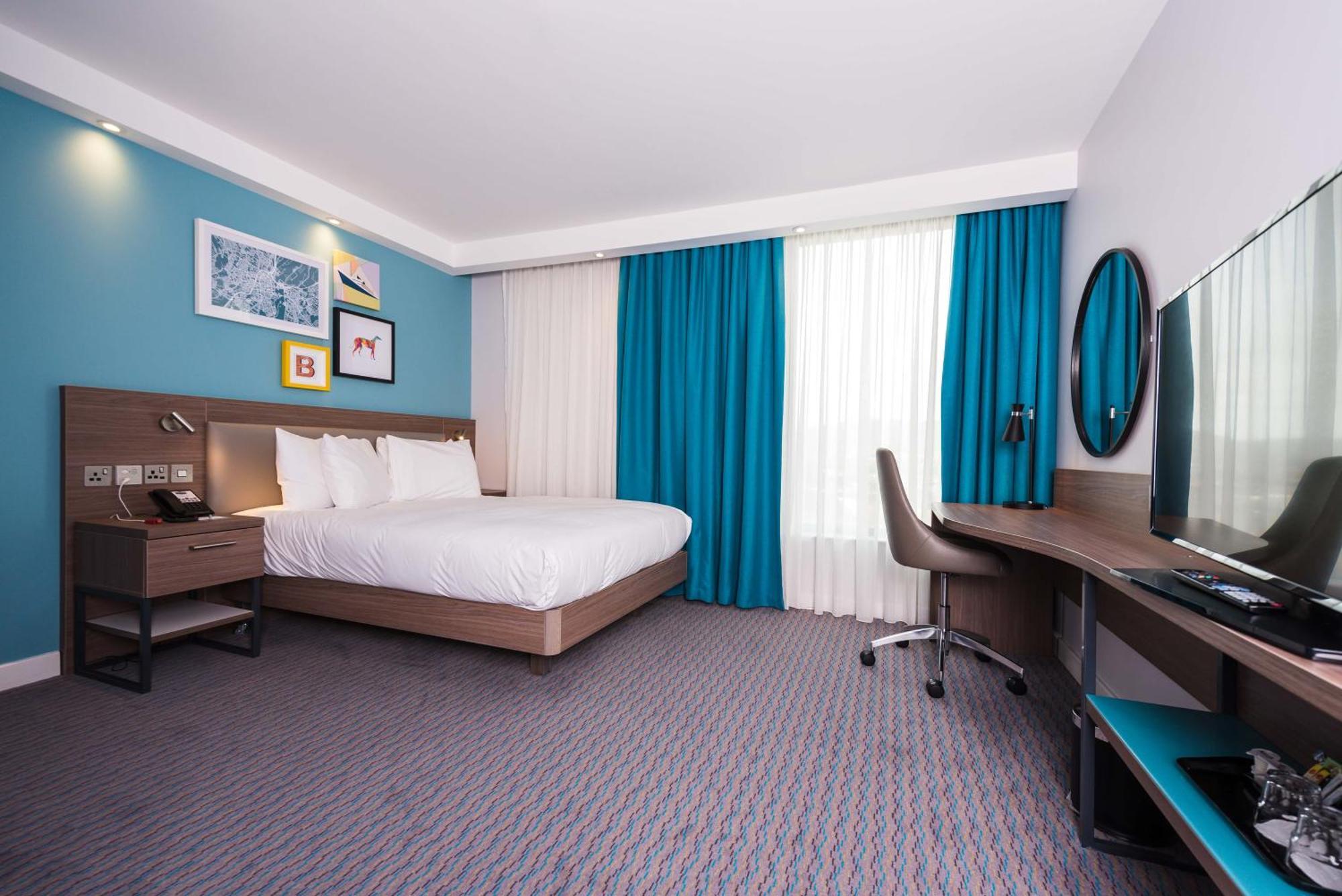 Queen Room Accessible