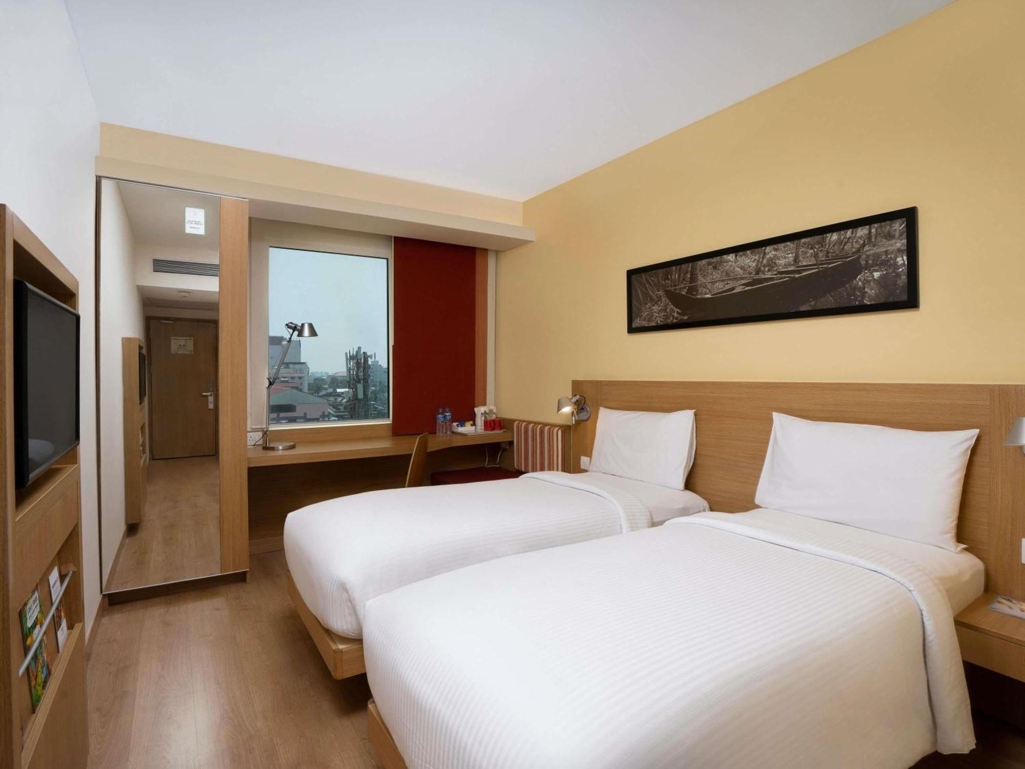 Superior Twin Room on F&B