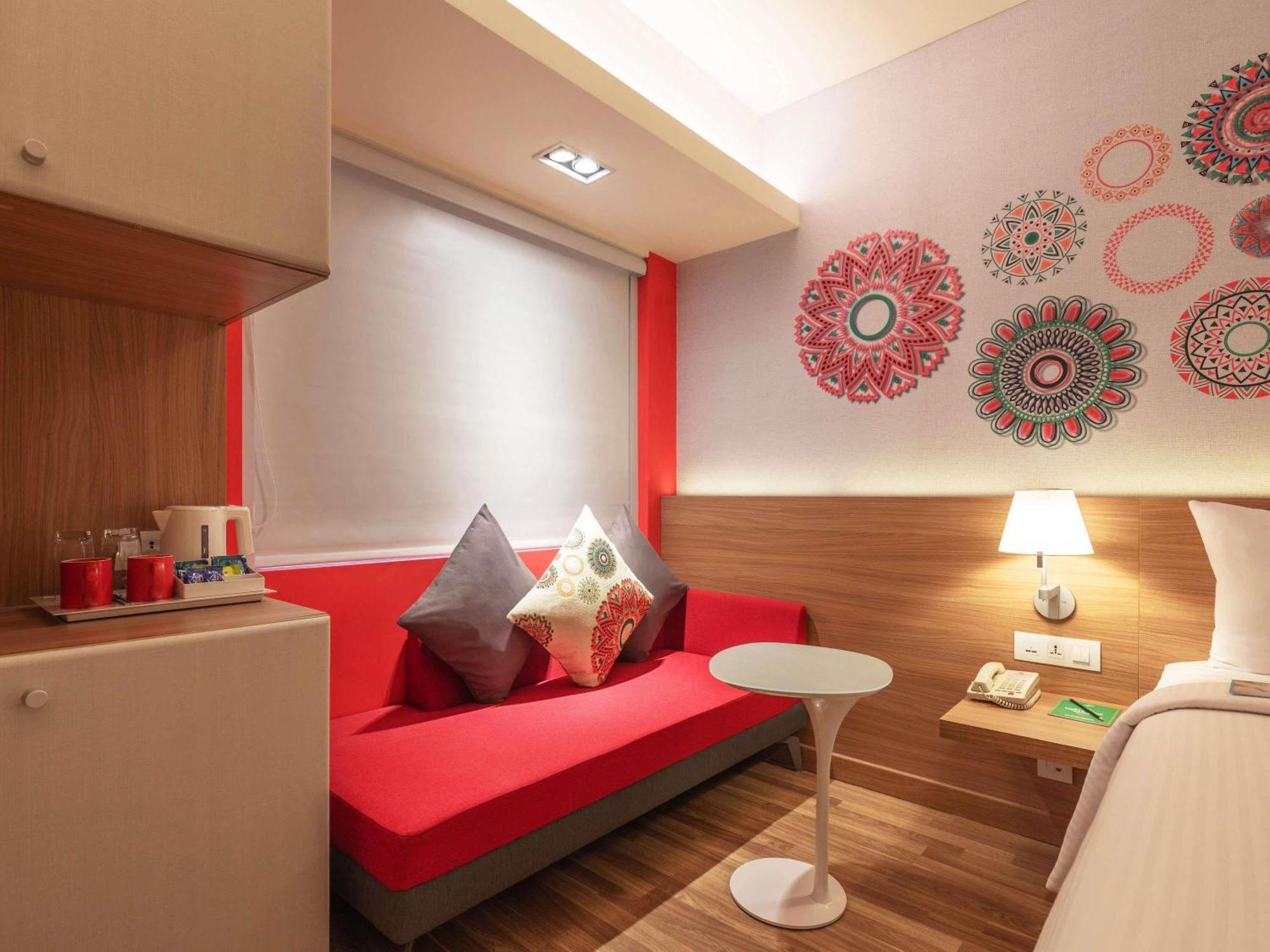 Superior Queen Room on F&B