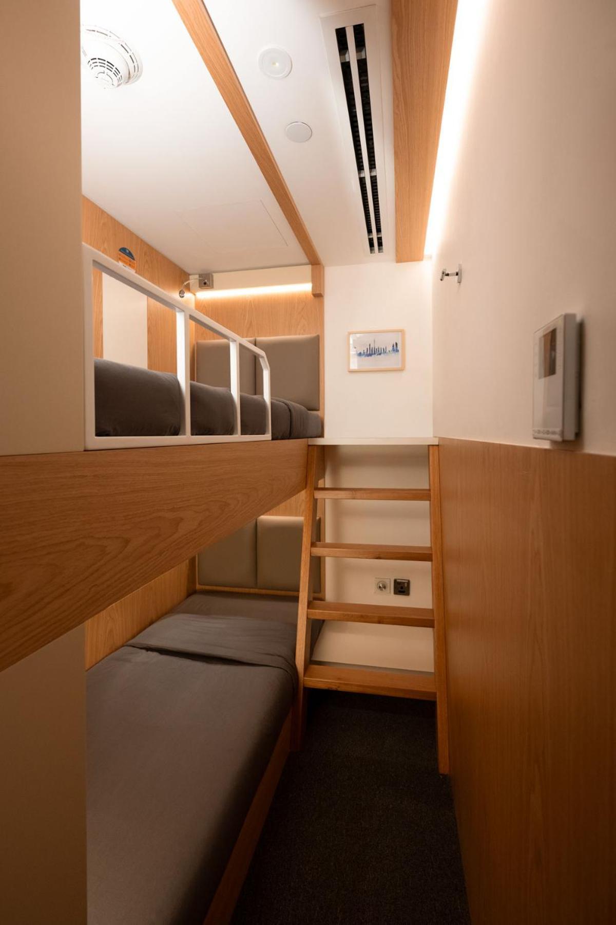 Bunk Cabin 10 Hour from 1300-2300 hrs 1pm-11pm