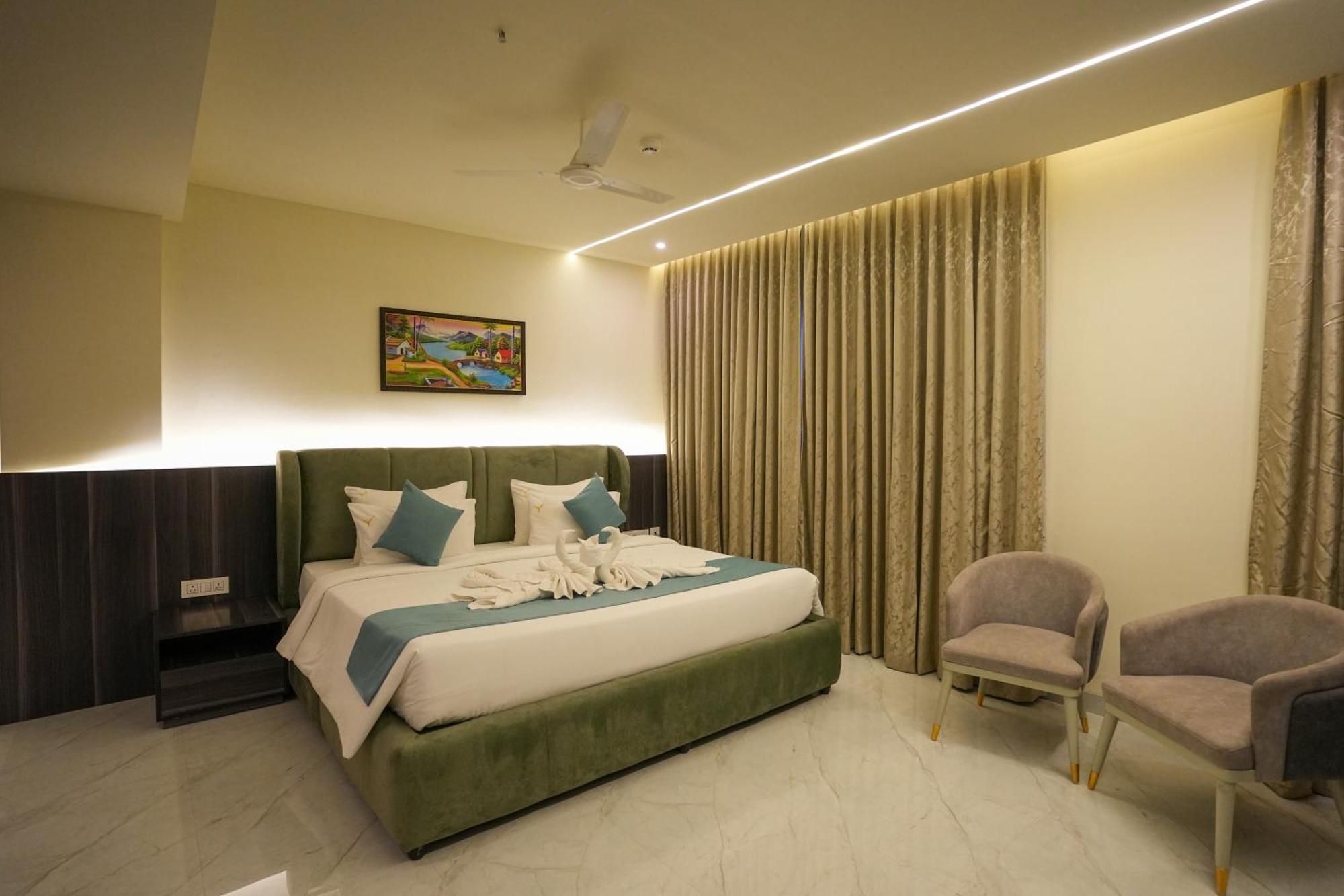 Skyline Suite (Early Check-In upto 2 hours (subject to availability)+ 5% off on Food & Beverages with a-la-carte selection)