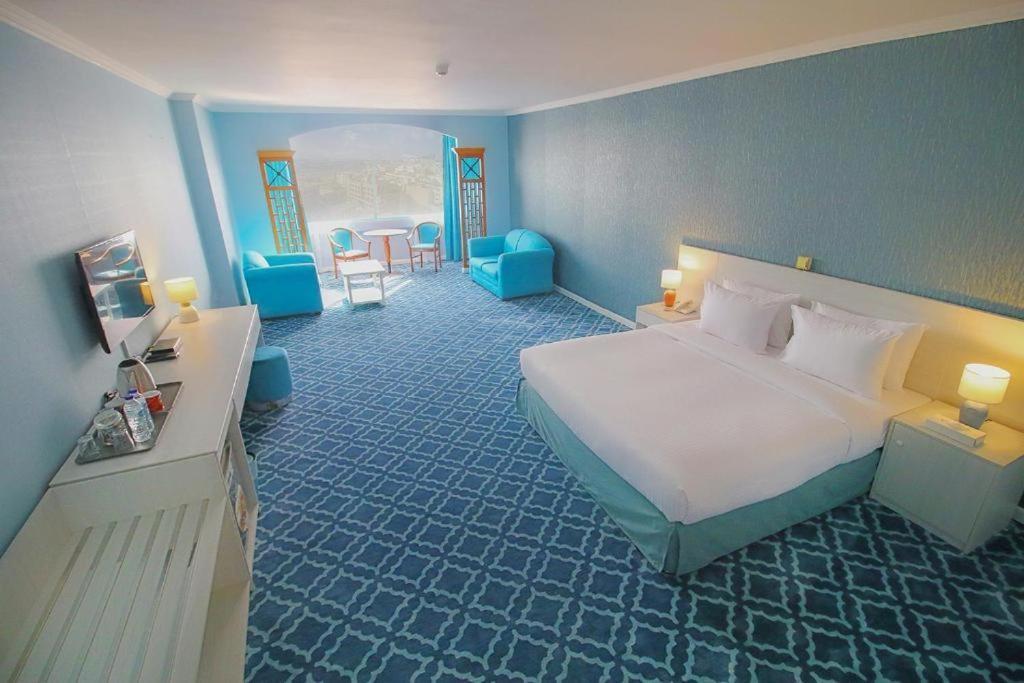 Grand Room King Creek View